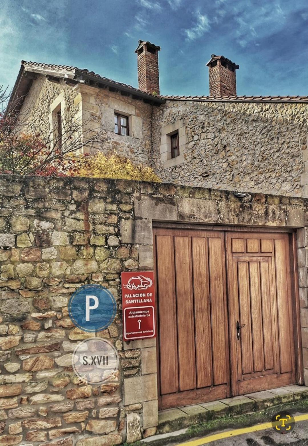 Palacion De Santillana