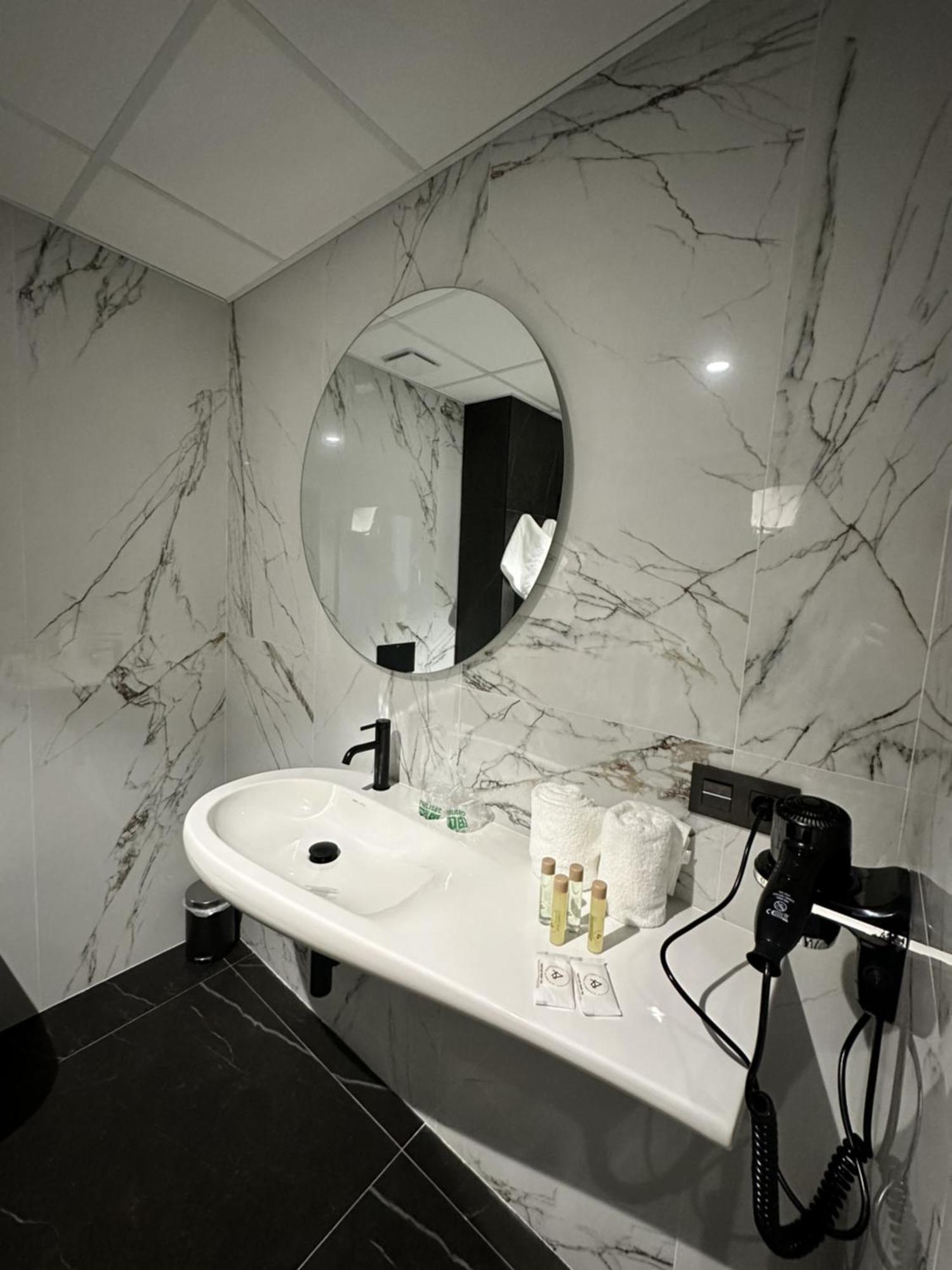 A Ladela Hotel 2*