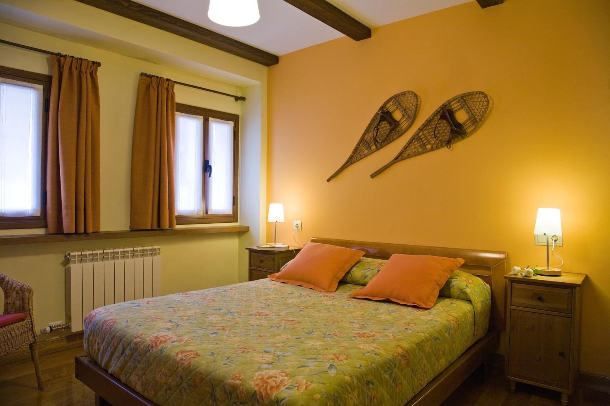 Hotel Rural Besaro - Selva De Irati 3*