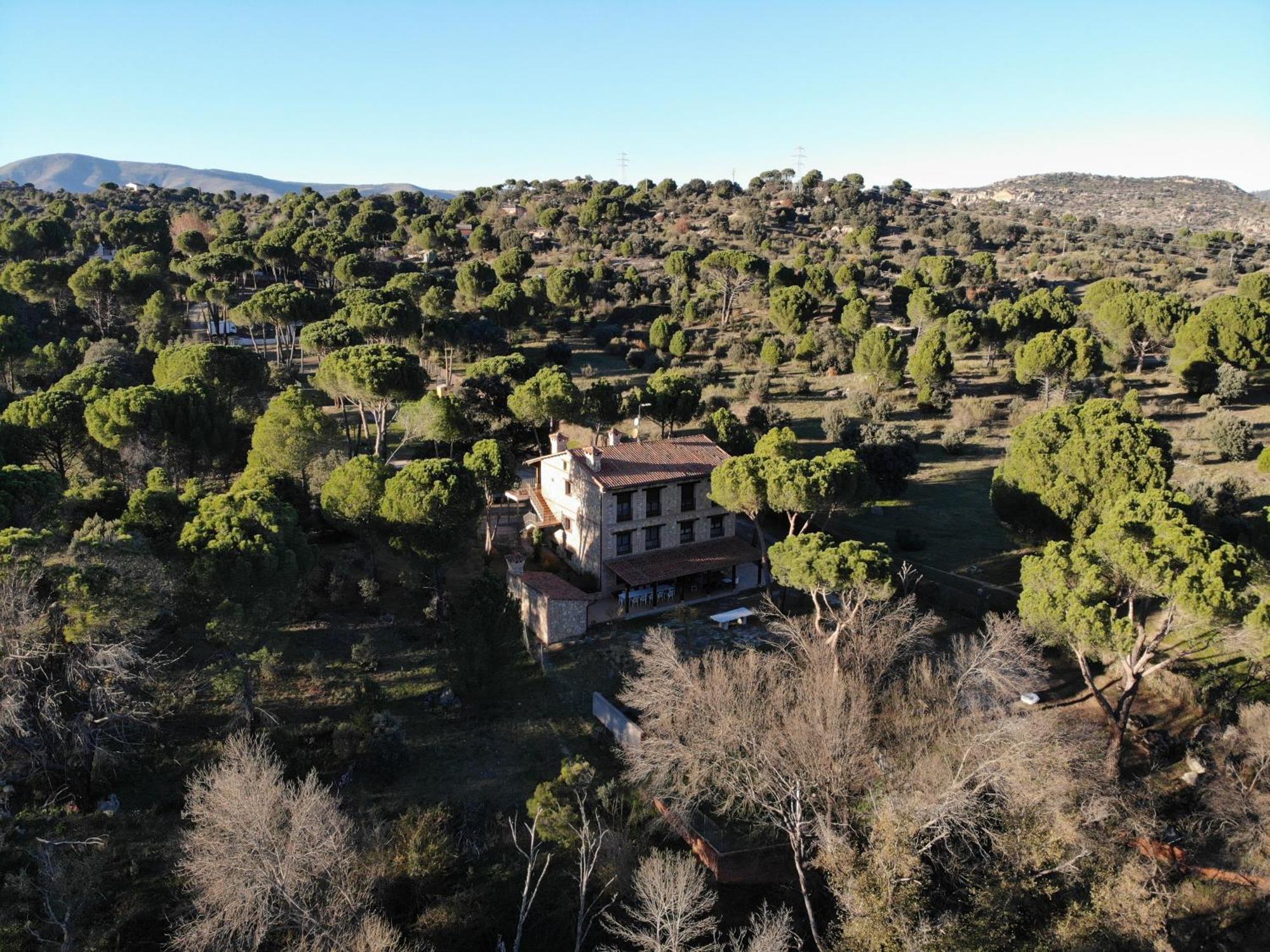 Casa Valdesanmartin - Country House, 10500sqm, Pool, Paddel & Bbq * El Tiemblo