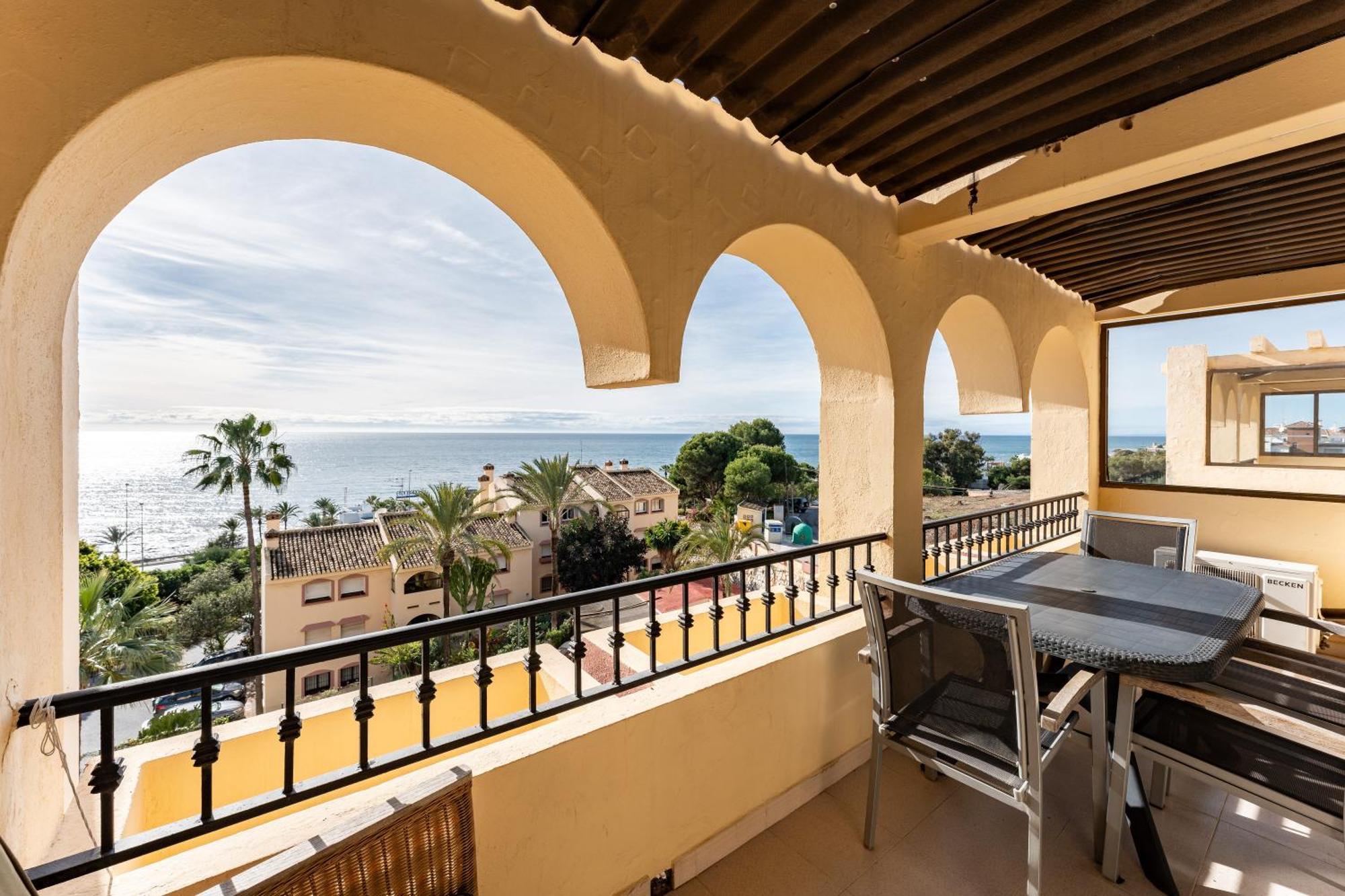 Stunning Sea Views Penthouse Holiday home