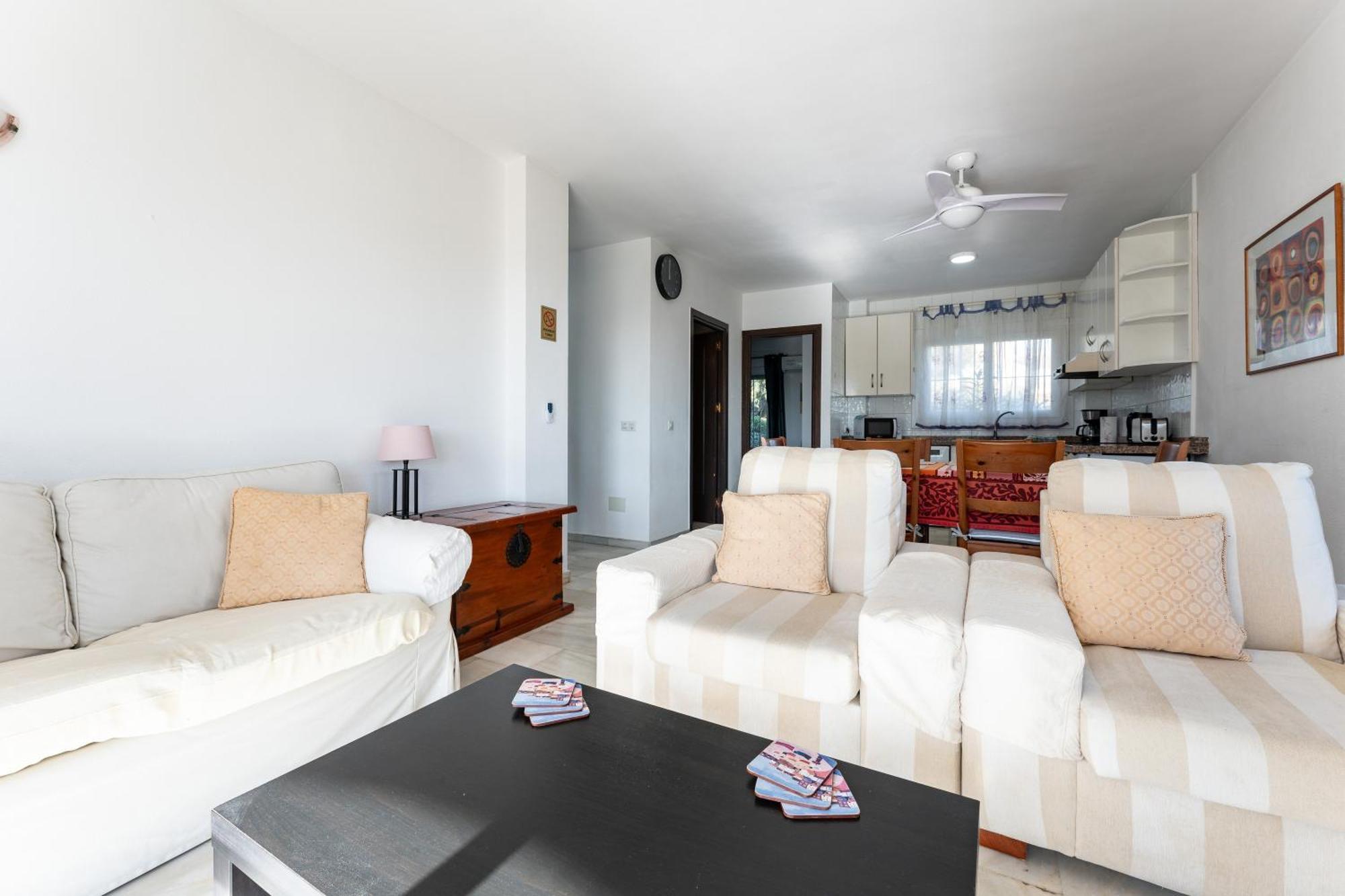 Superbly Situated Vistamar Apartamento *