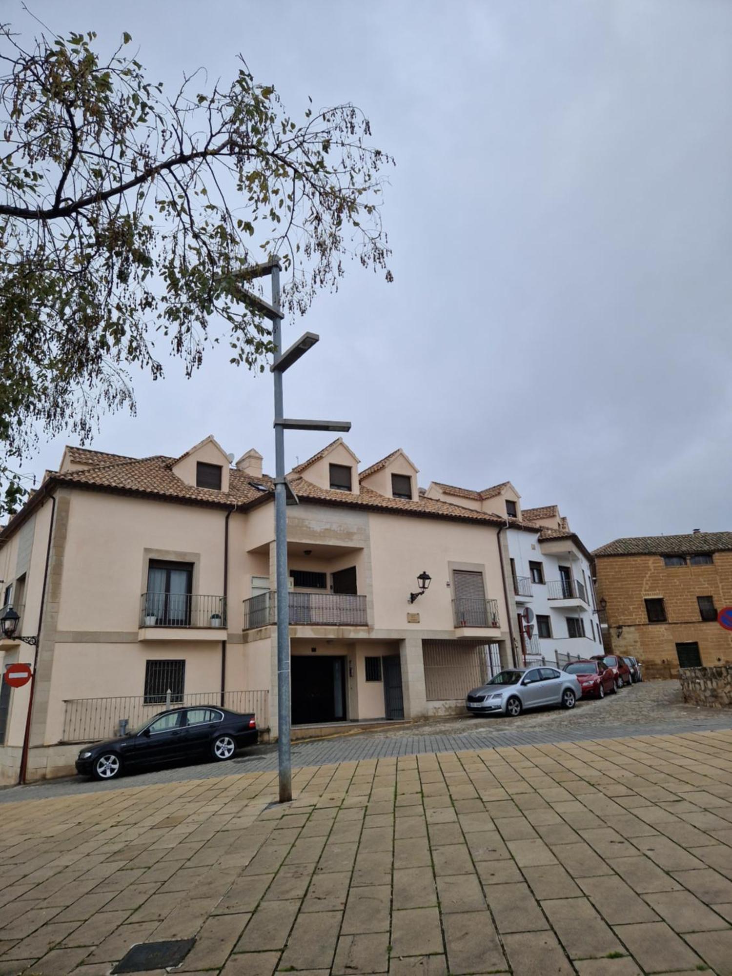 V27 Baeza