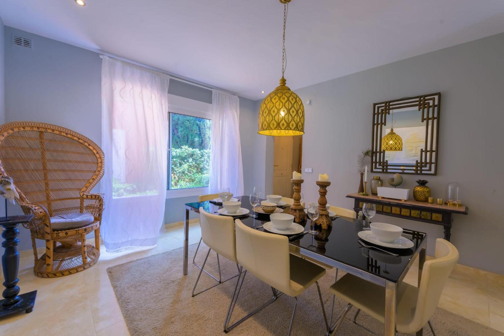 Сasa de vacaciones Beautiful Frontline Townhouse Marbella