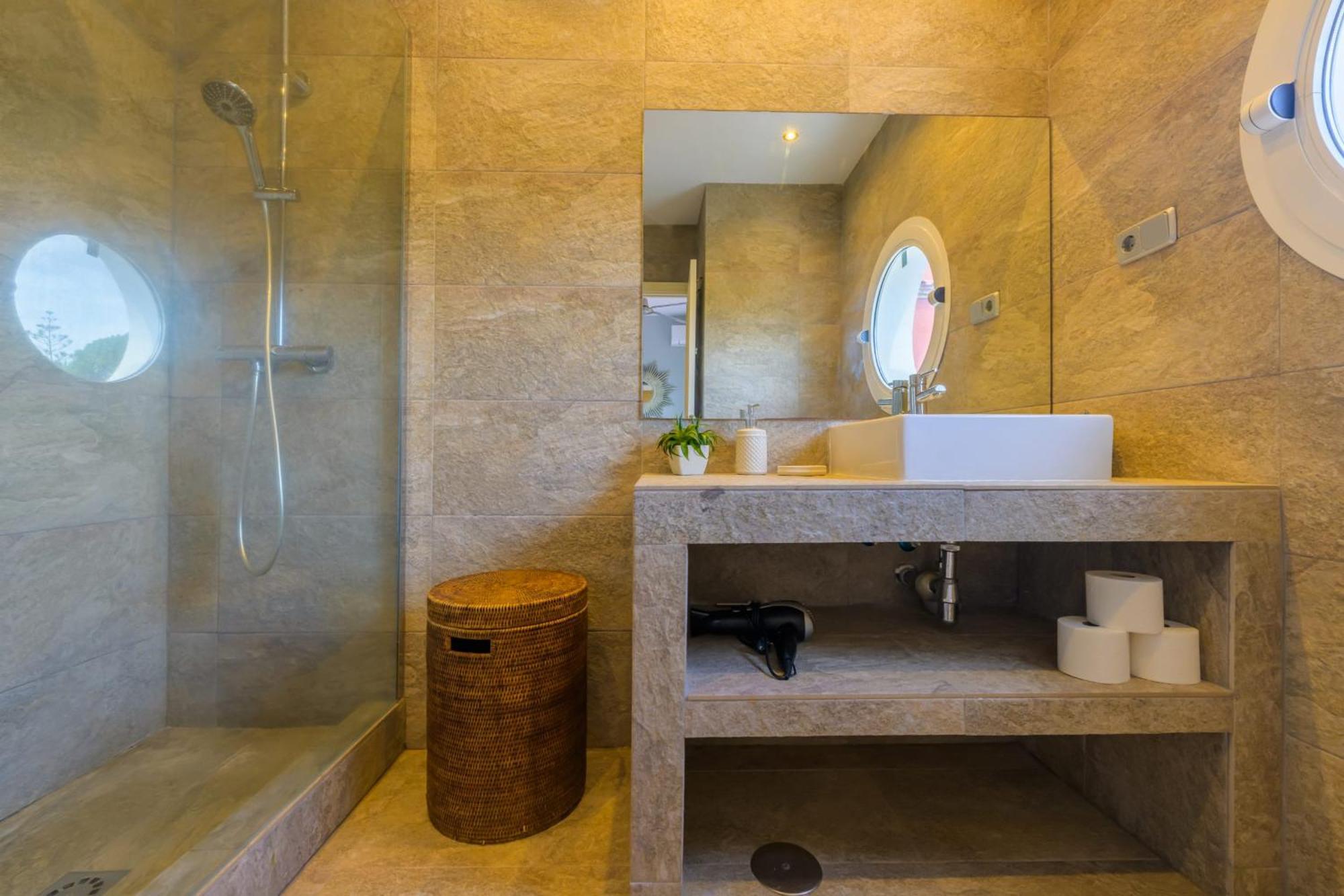 Сasa de vacaciones Beautiful Frontline Townhouse Marbella