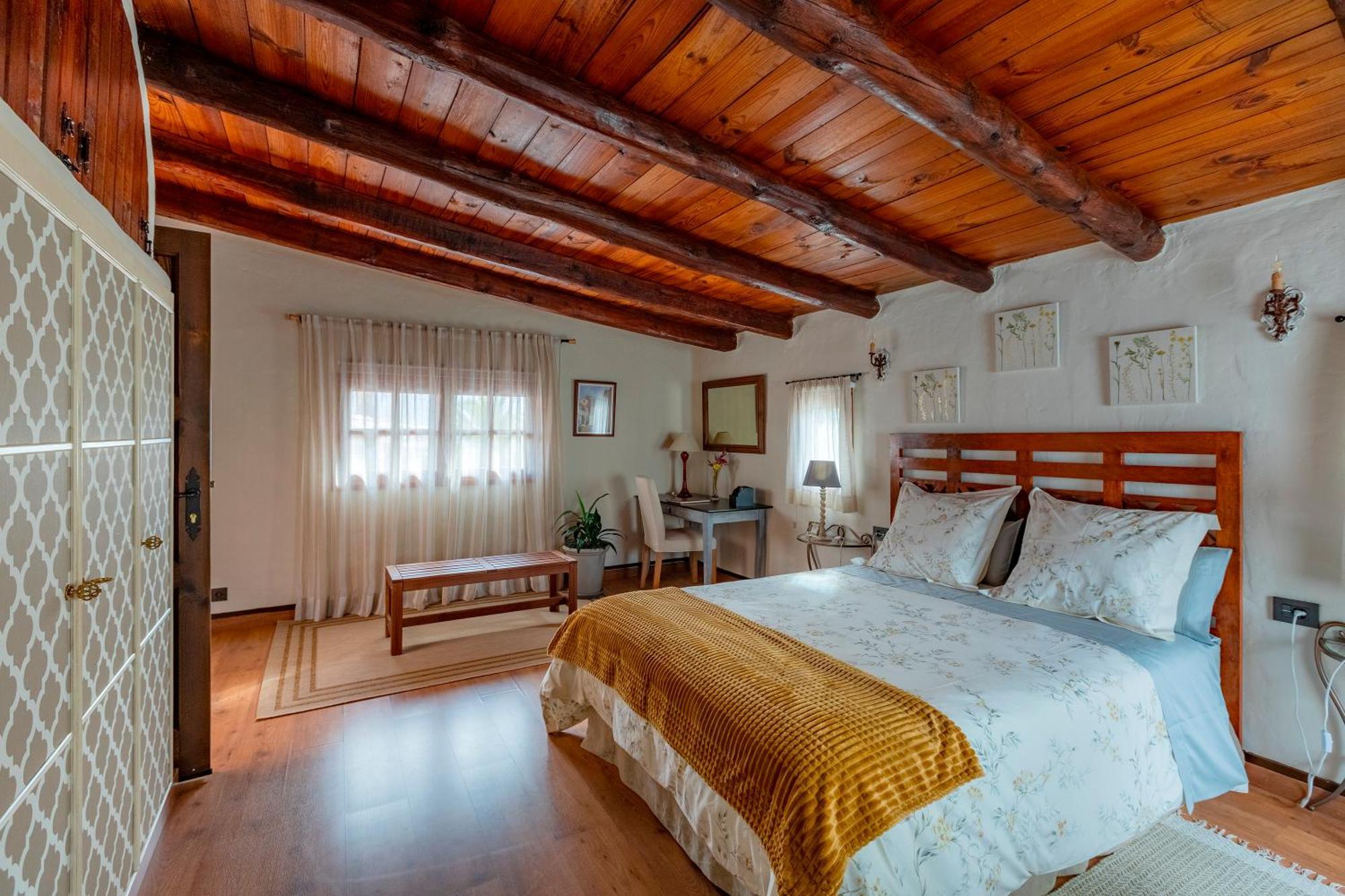 Casas De La Rueda - El Patio * Santa Lucía