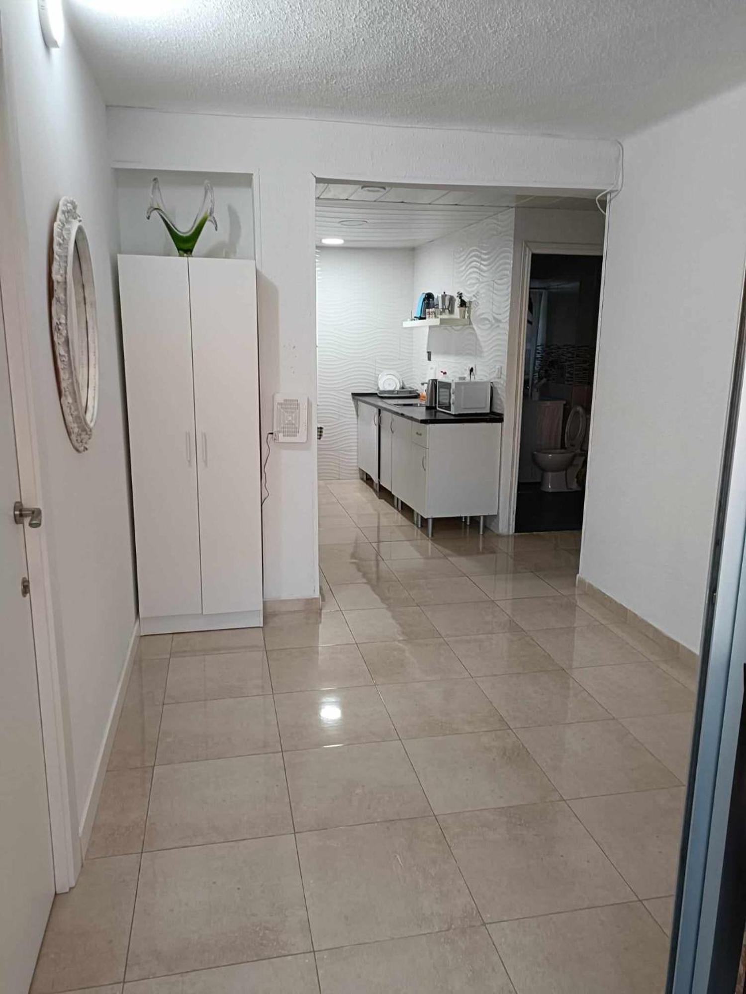 Homestay 24 D-habitacion En Piso *