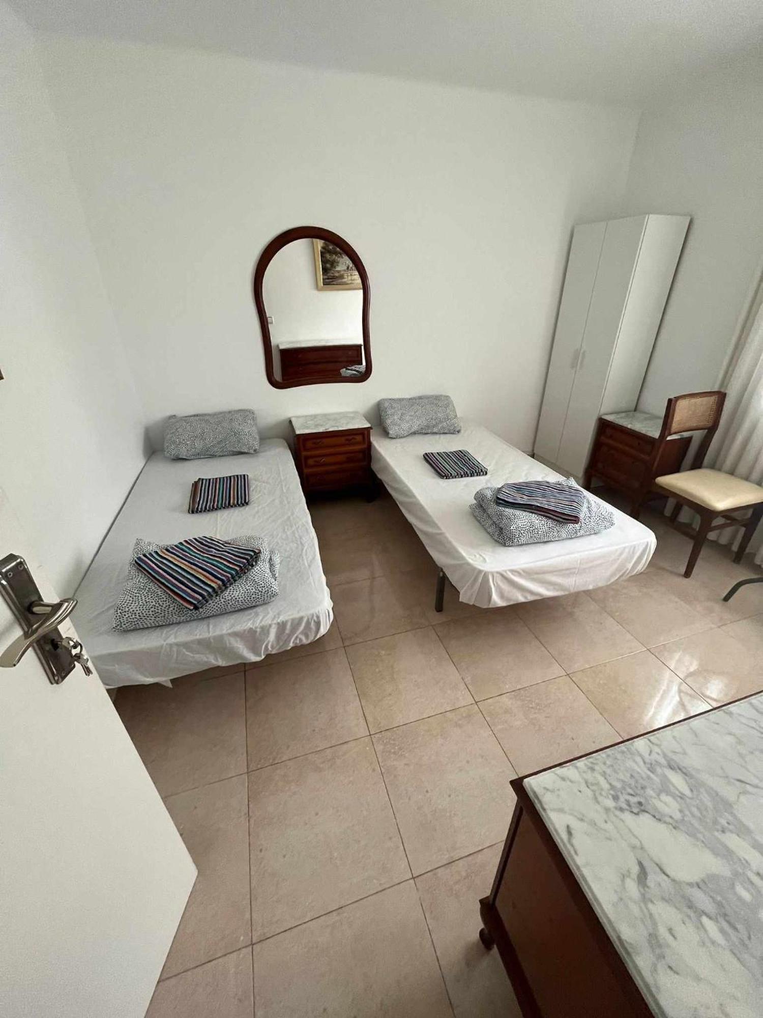 Homestay 24 D-habitacion En Piso *