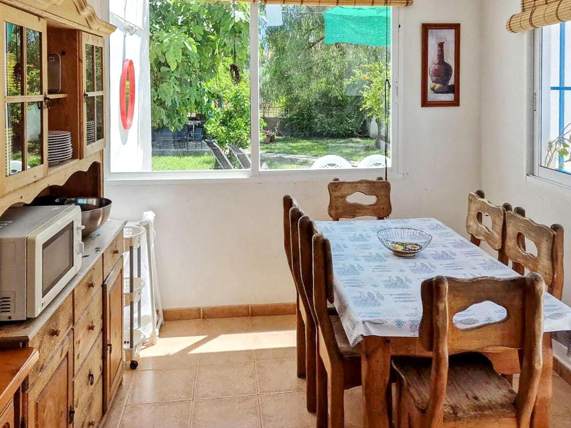 House With Exclusive Pool And Garden 7 Min Walk From The And The Center Holiday home *