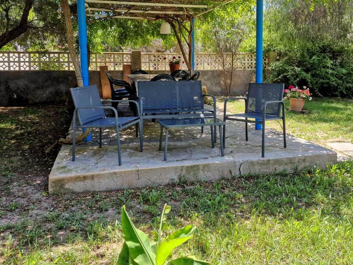 House With Exclusive Pool And Garden 7 Min Walk From The And The Center