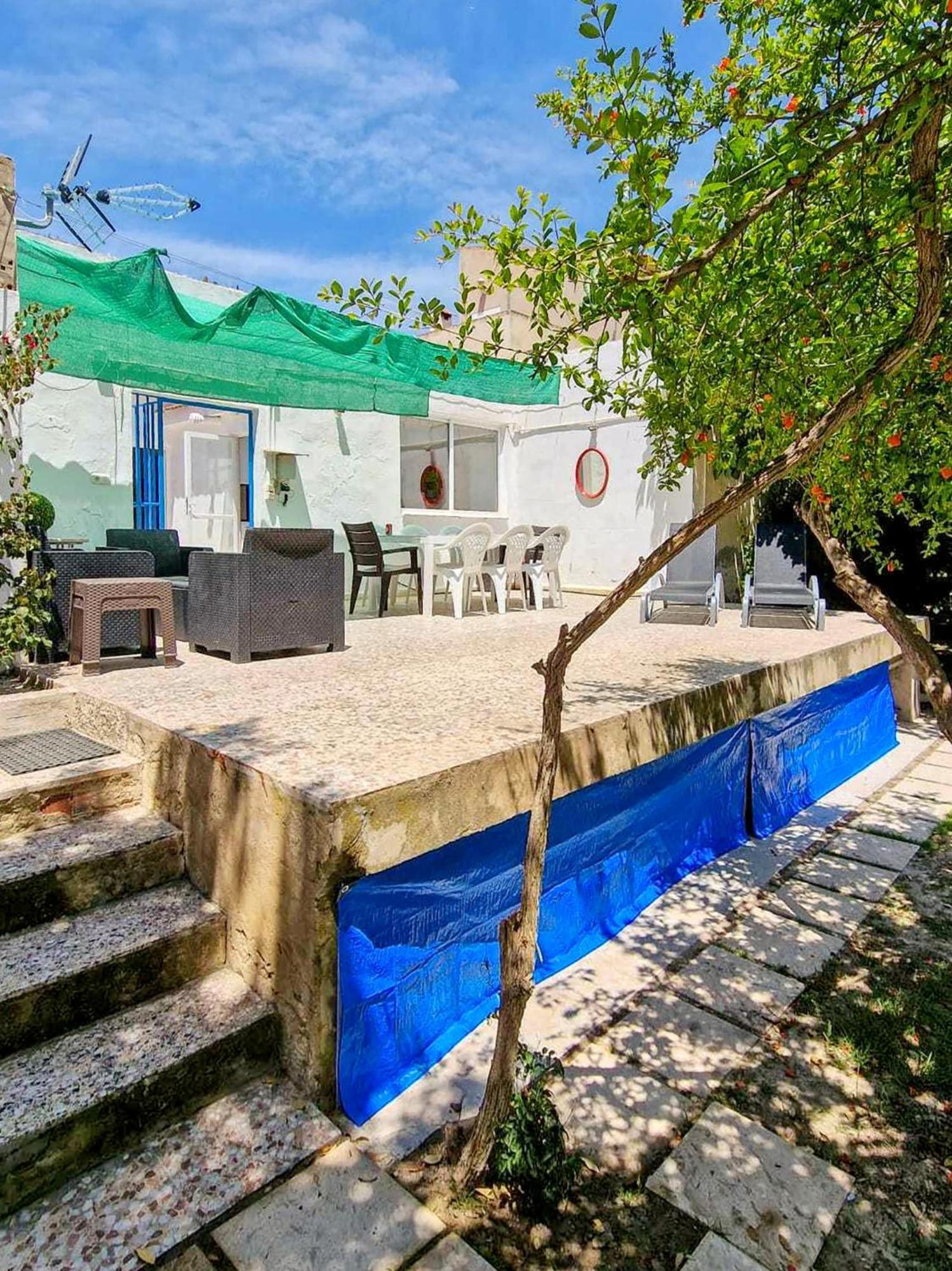 House With Exclusive Pool And Garden 7 Min Walk From The And The Center