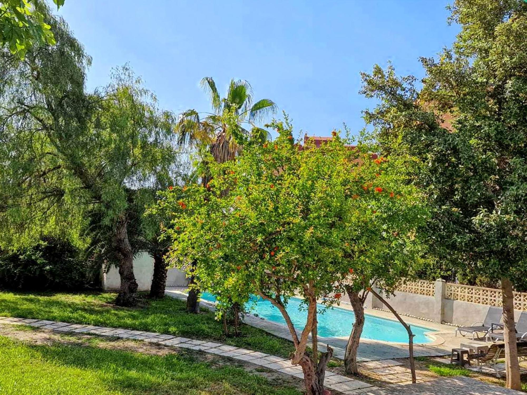 House With Exclusive Pool And Garden 7 Min Walk From The And The Center
