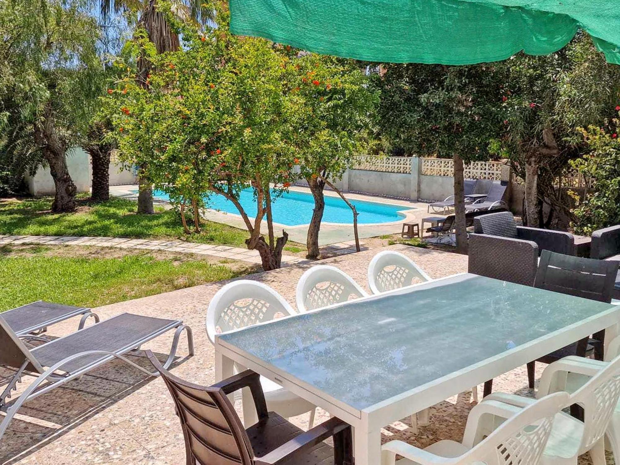 House With Exclusive Pool And Garden 7 Min Walk From The And The Center Holiday home *