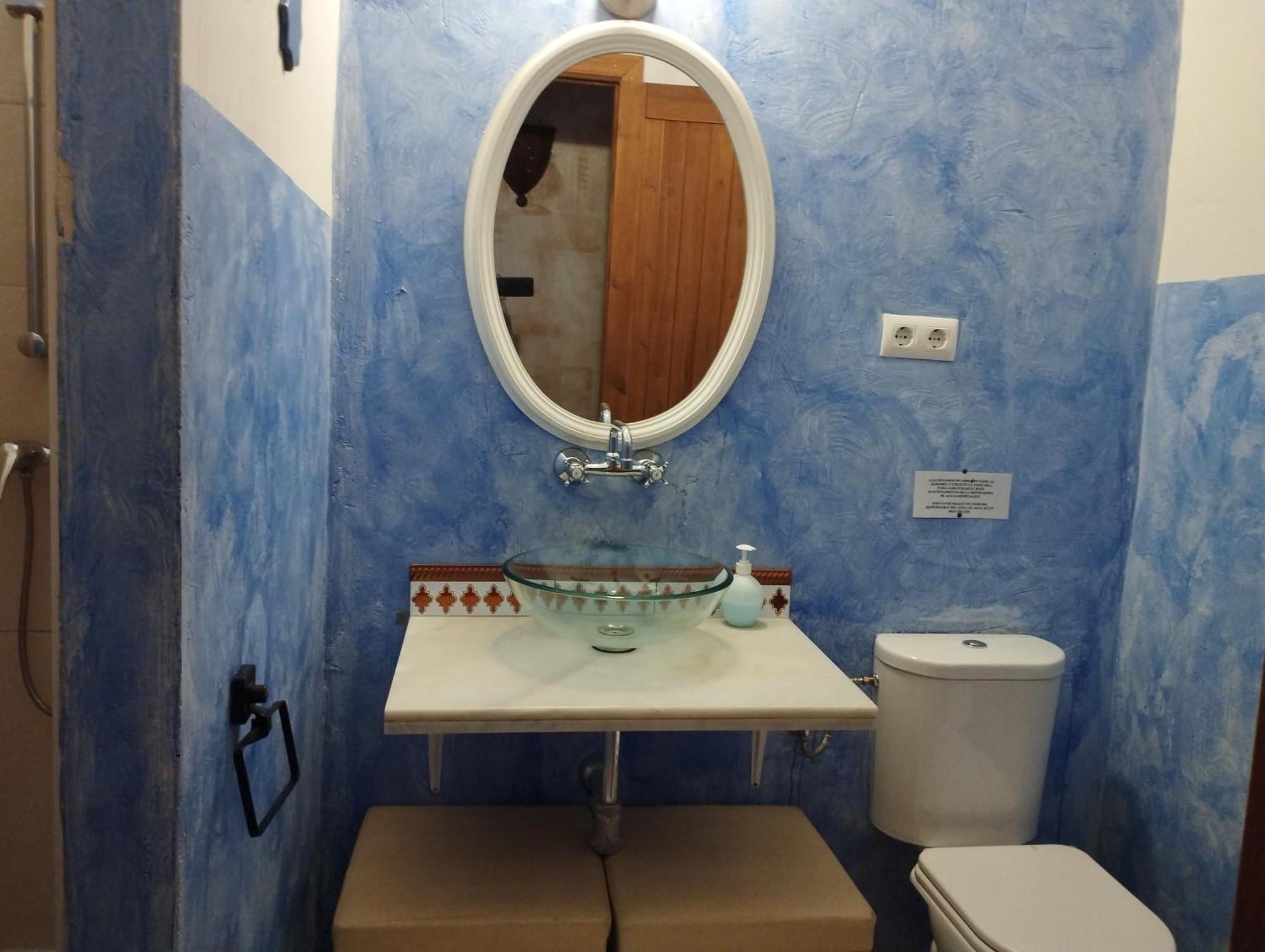 Aldabra Hotel 2*