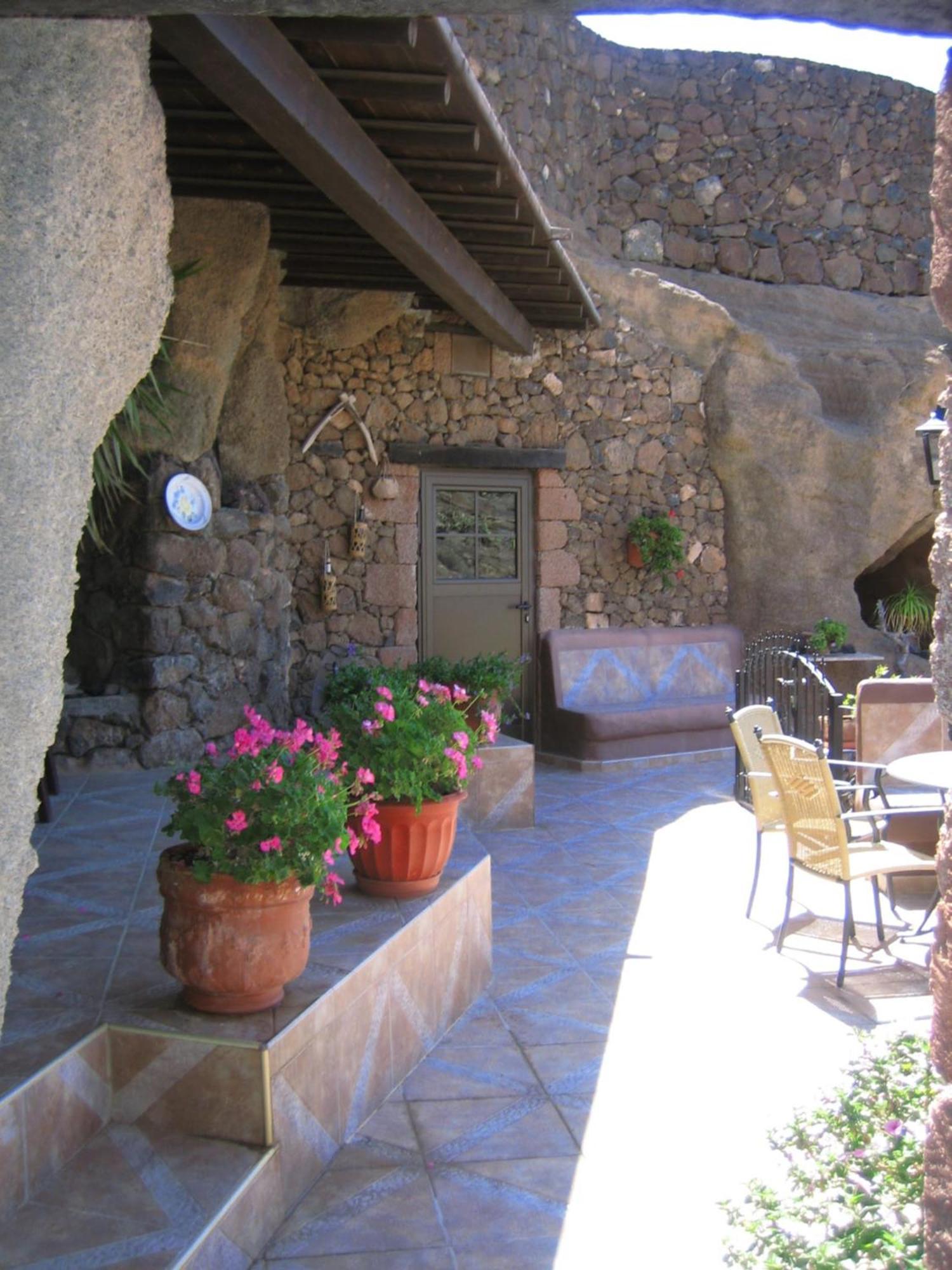 Villa Castillo Lanzarote Sophie - Luxury -sleep In A Volcanic Cave With Heated Pool Tías