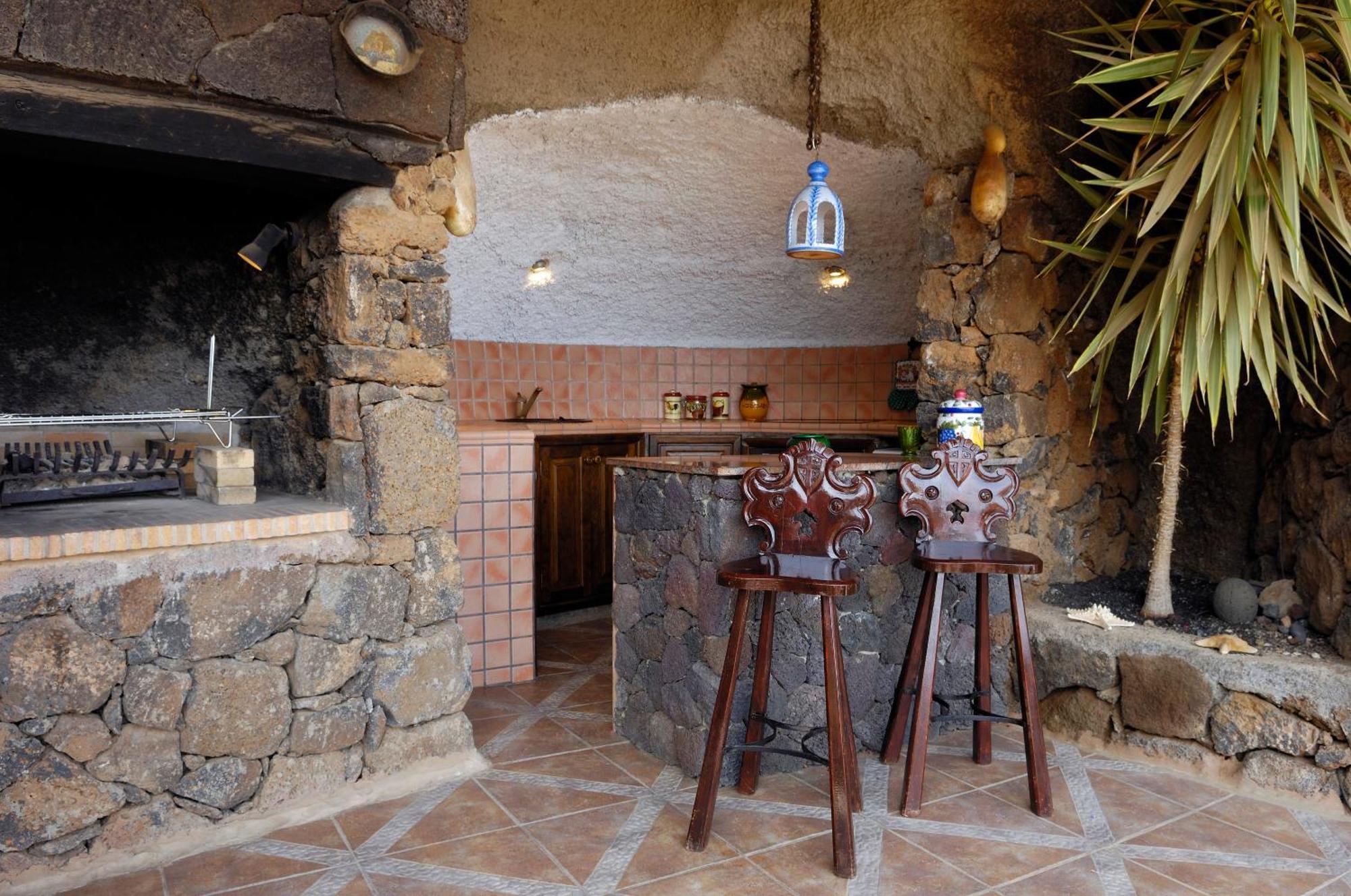 Castillo Lanzarote Sophie - Luxury -sleep In A Volcanic Cave With Heated Pool Villa Tías