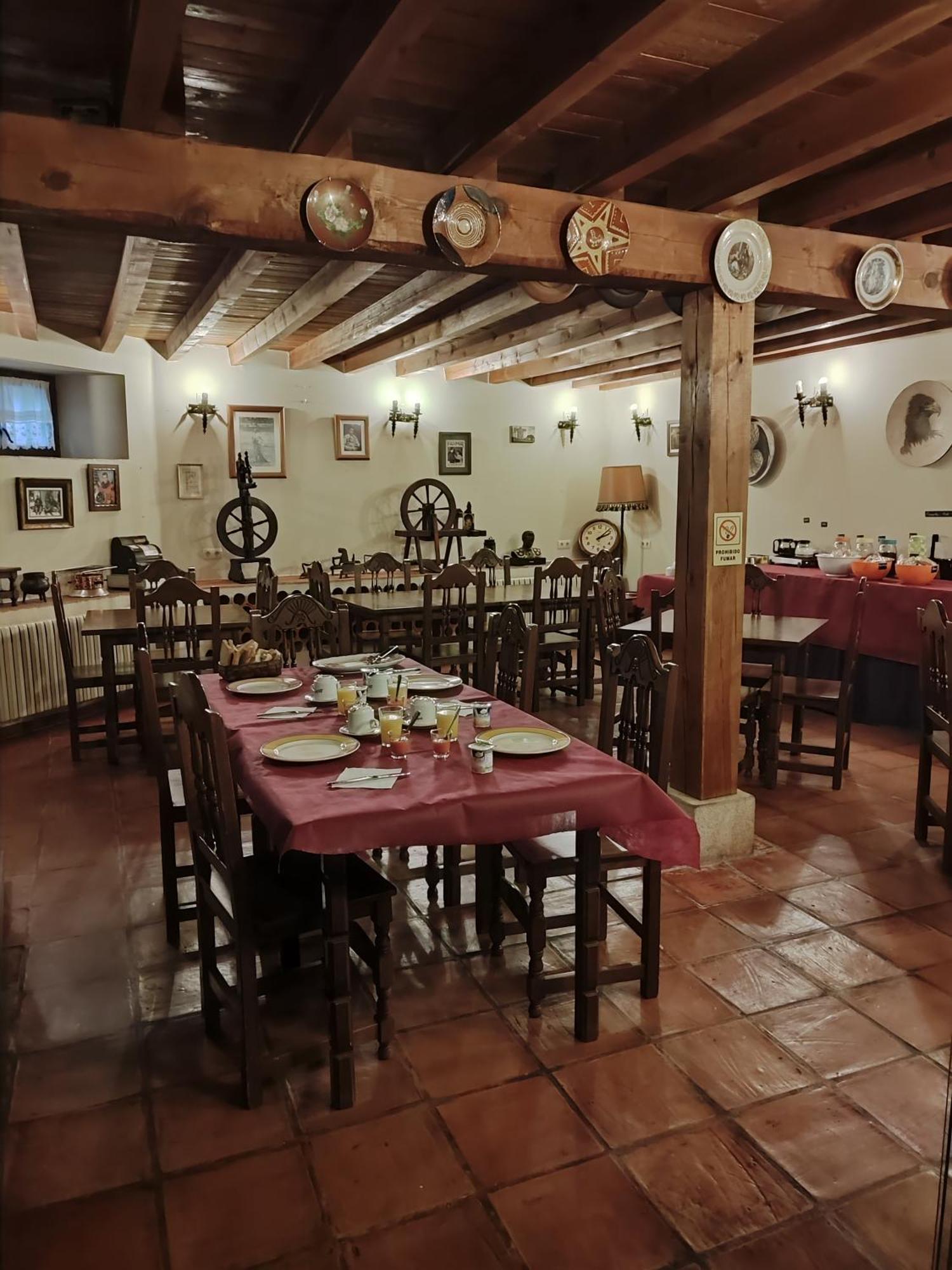 Hotel La De Numancia 2*