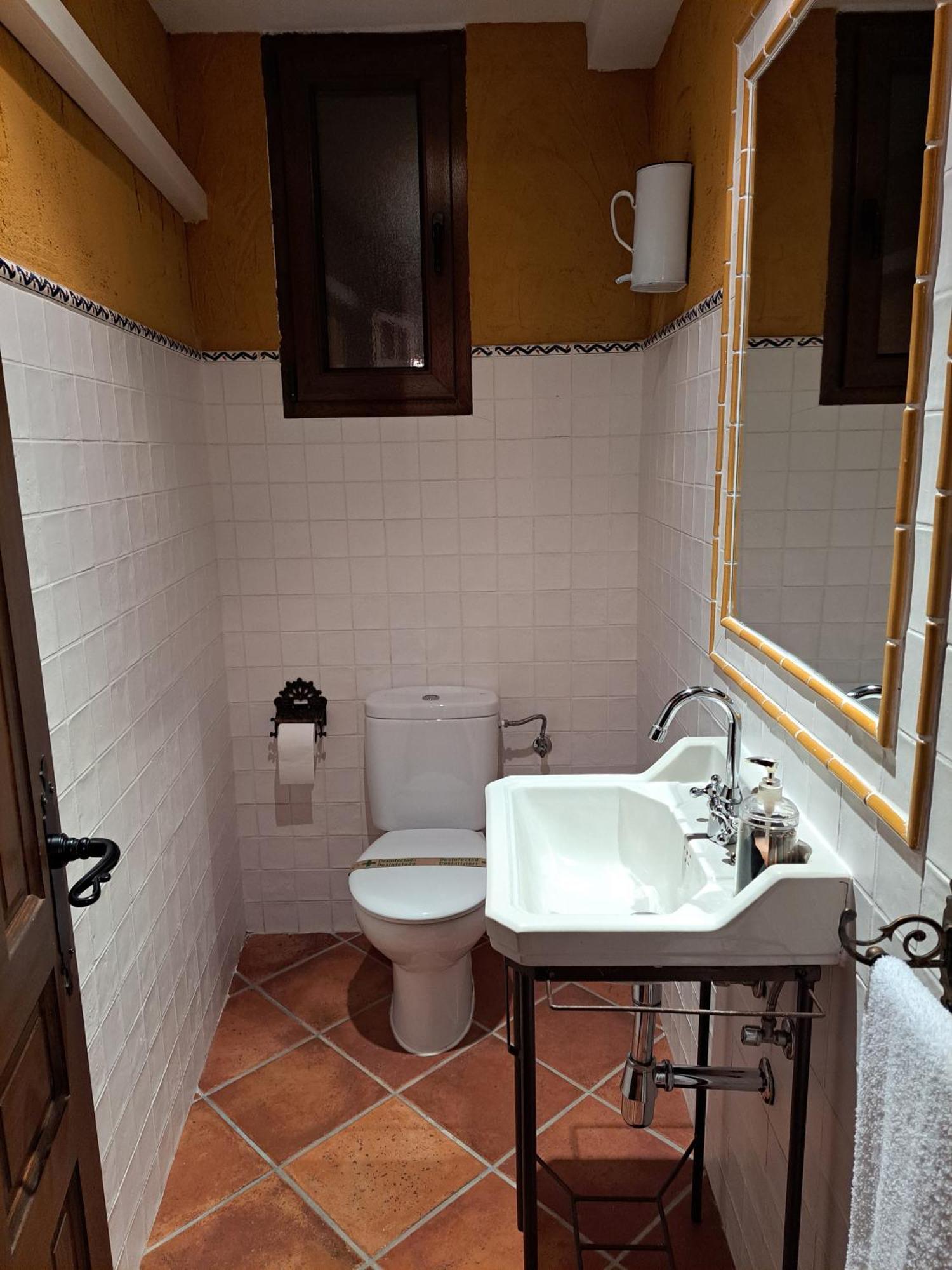 La Bodega, Ofrece Cata De Vino Gratis Apartment Horche