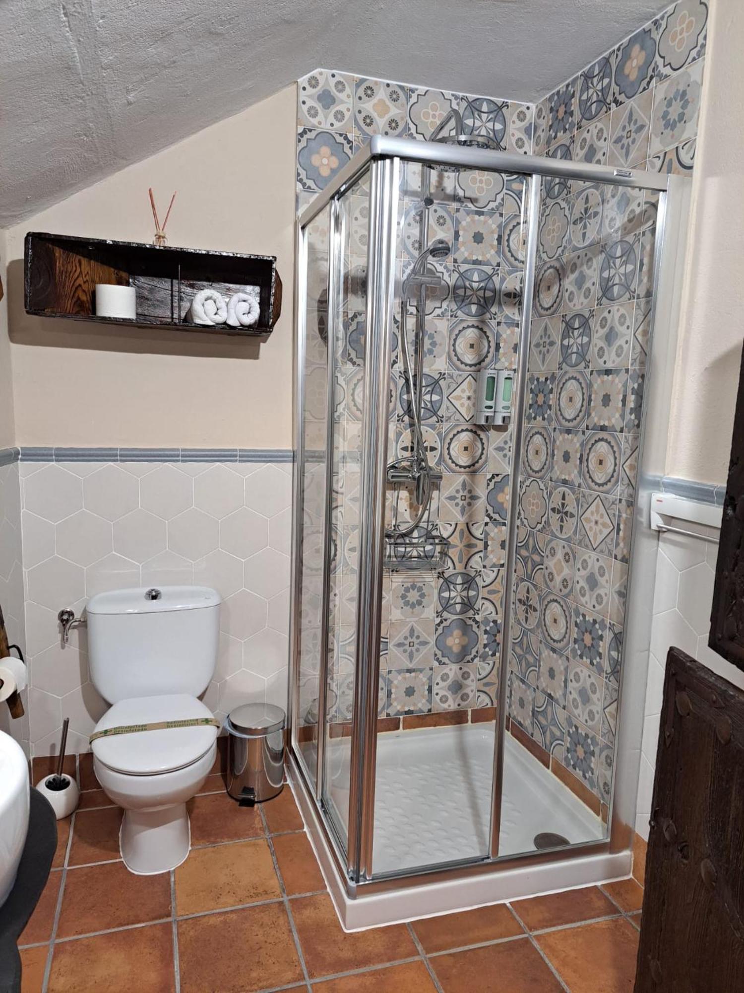 La Bodega, Ofrece Cata De Vino Gratis Apartment