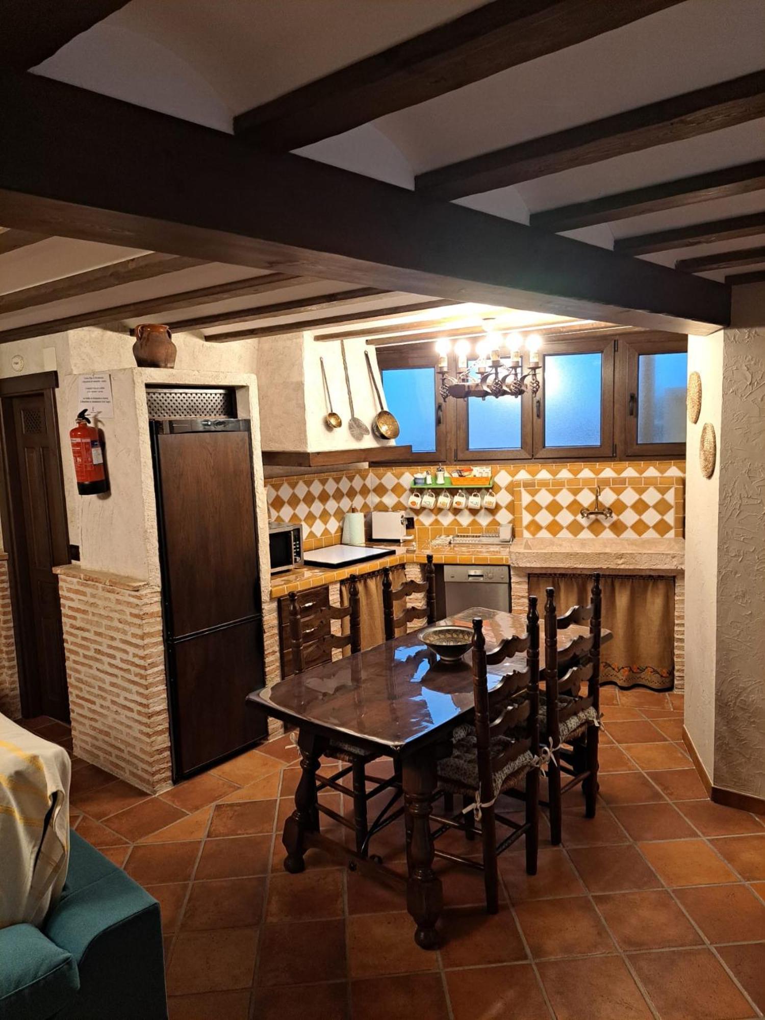 La Bodega, Ofrece Cata De Vino Gratis Apartment