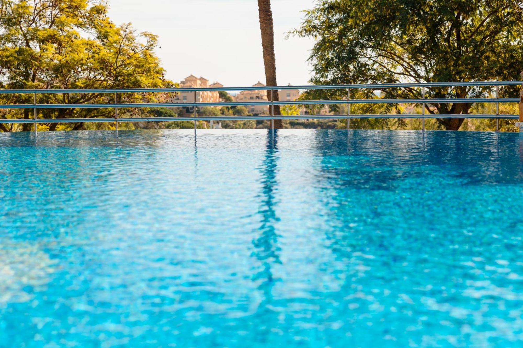 Luxurious Frontline Golf In Elviria Apartamento Marbella