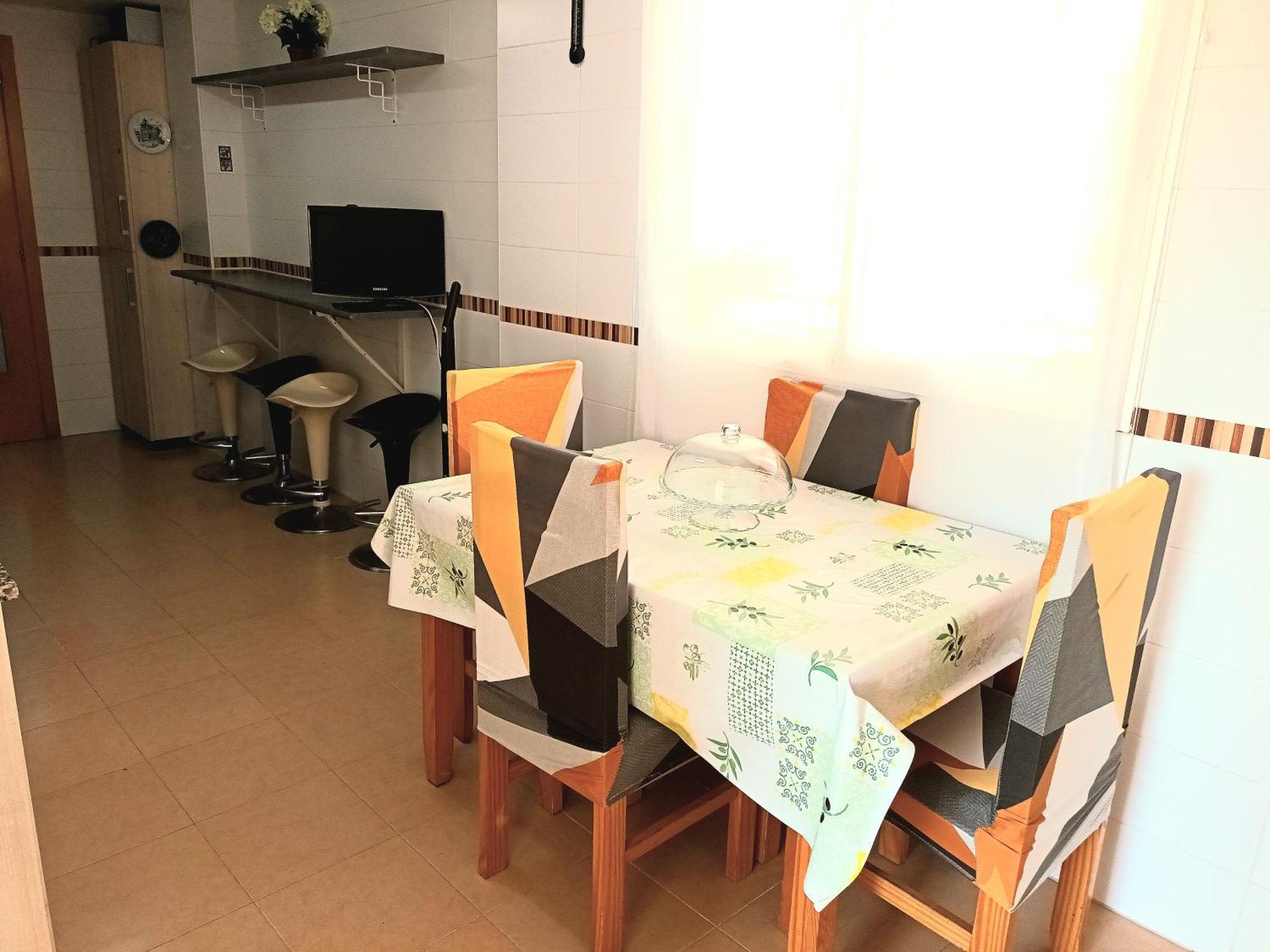 Apartment Piso Amplio De 3 Habitaciones, 2 Banos, Ascensor Y Parking *