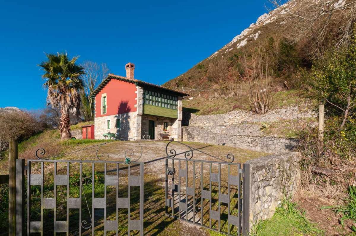 Casa Begonasituada En Sardedo Ribadesella Chalet *