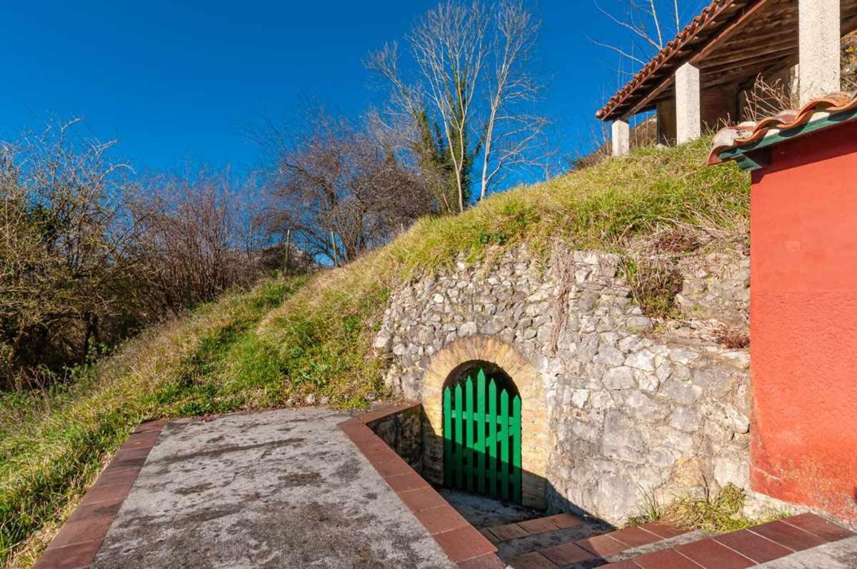 Casa Begonasituada En Sardedo Ribadesella