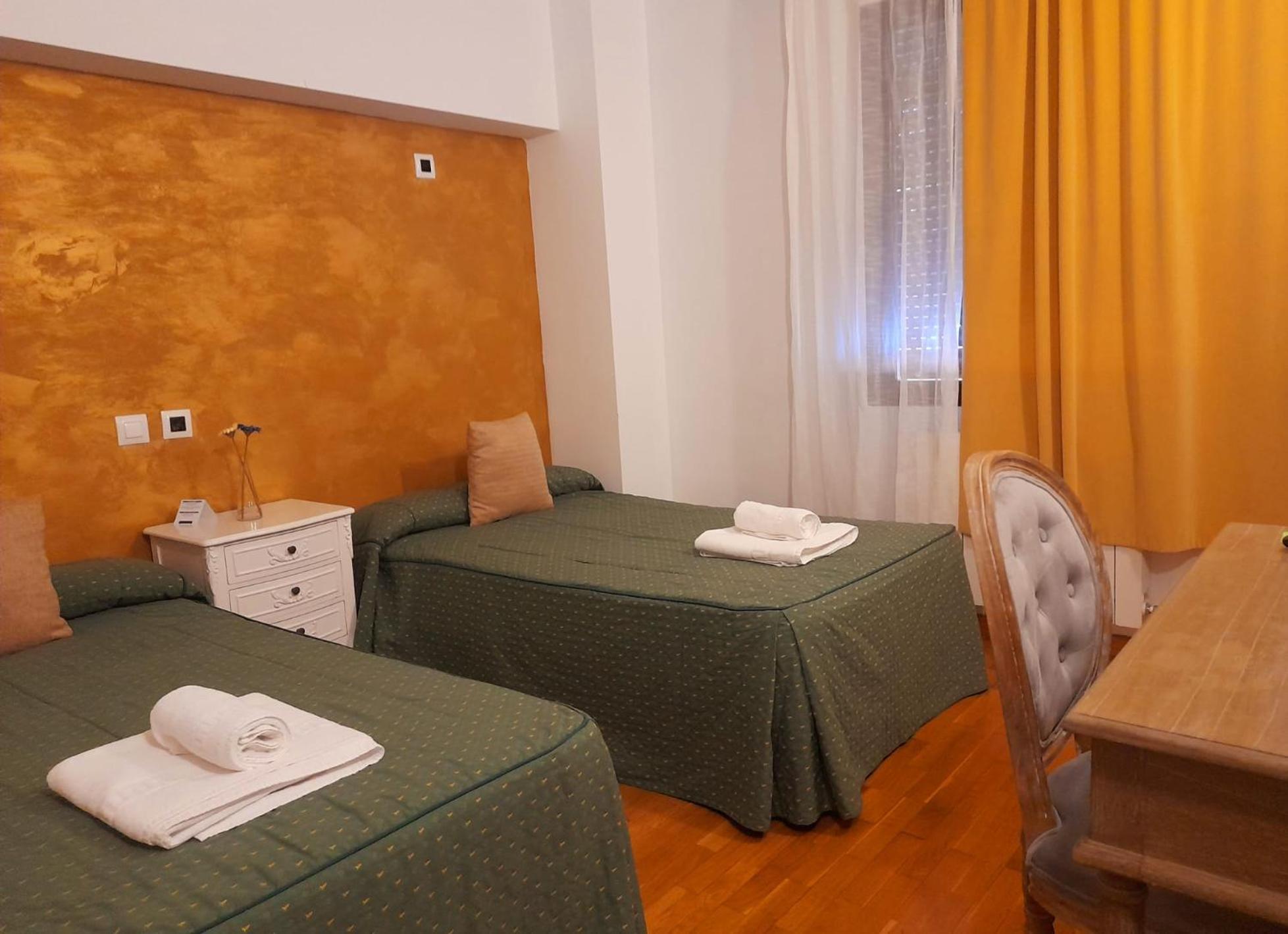 De Hotel 2*