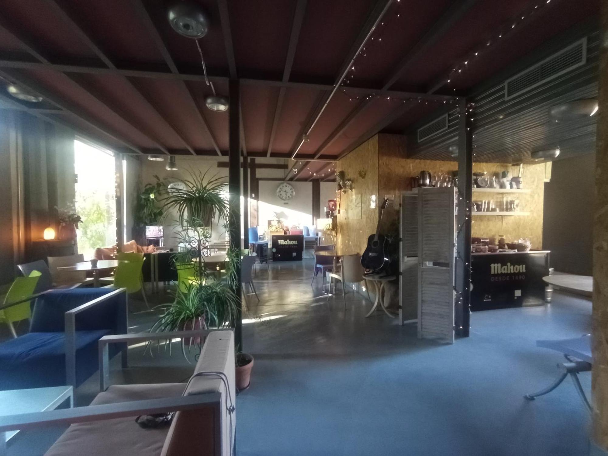 & Cafeteria Via De La Plata *