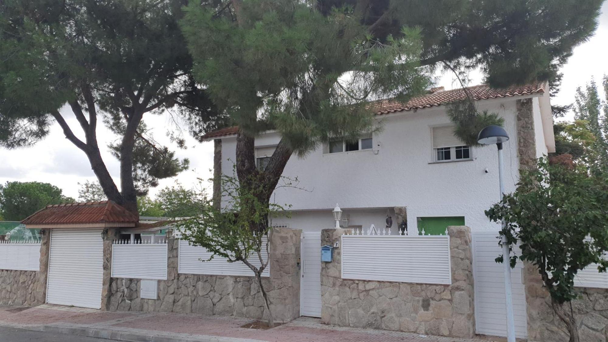 Casa Pinares * Mostoles