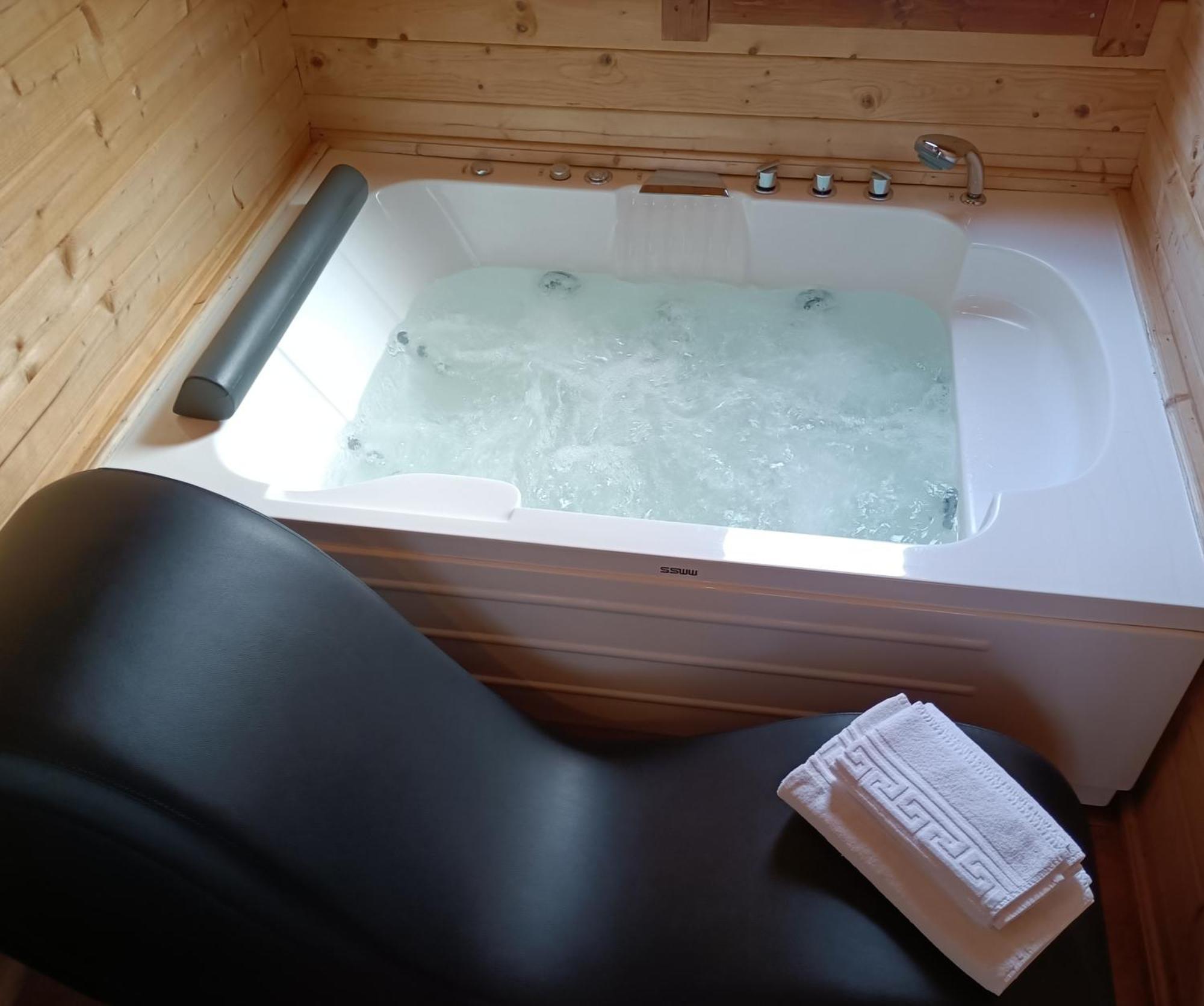 La Dehesilla De Toledo Escapada Romantica Jacuzzi Sillon Tantrico Cobisa