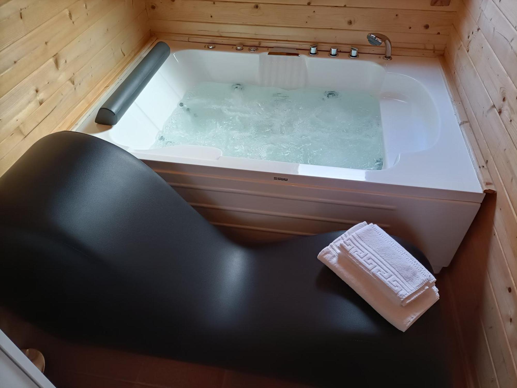 La Dehesilla De Toledo Escapada Romantica Jacuzzi Sillon Tantrico * Cobisa