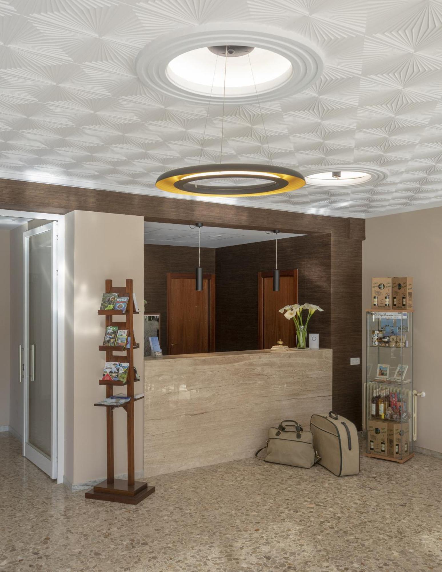 La Ruta Hotel *