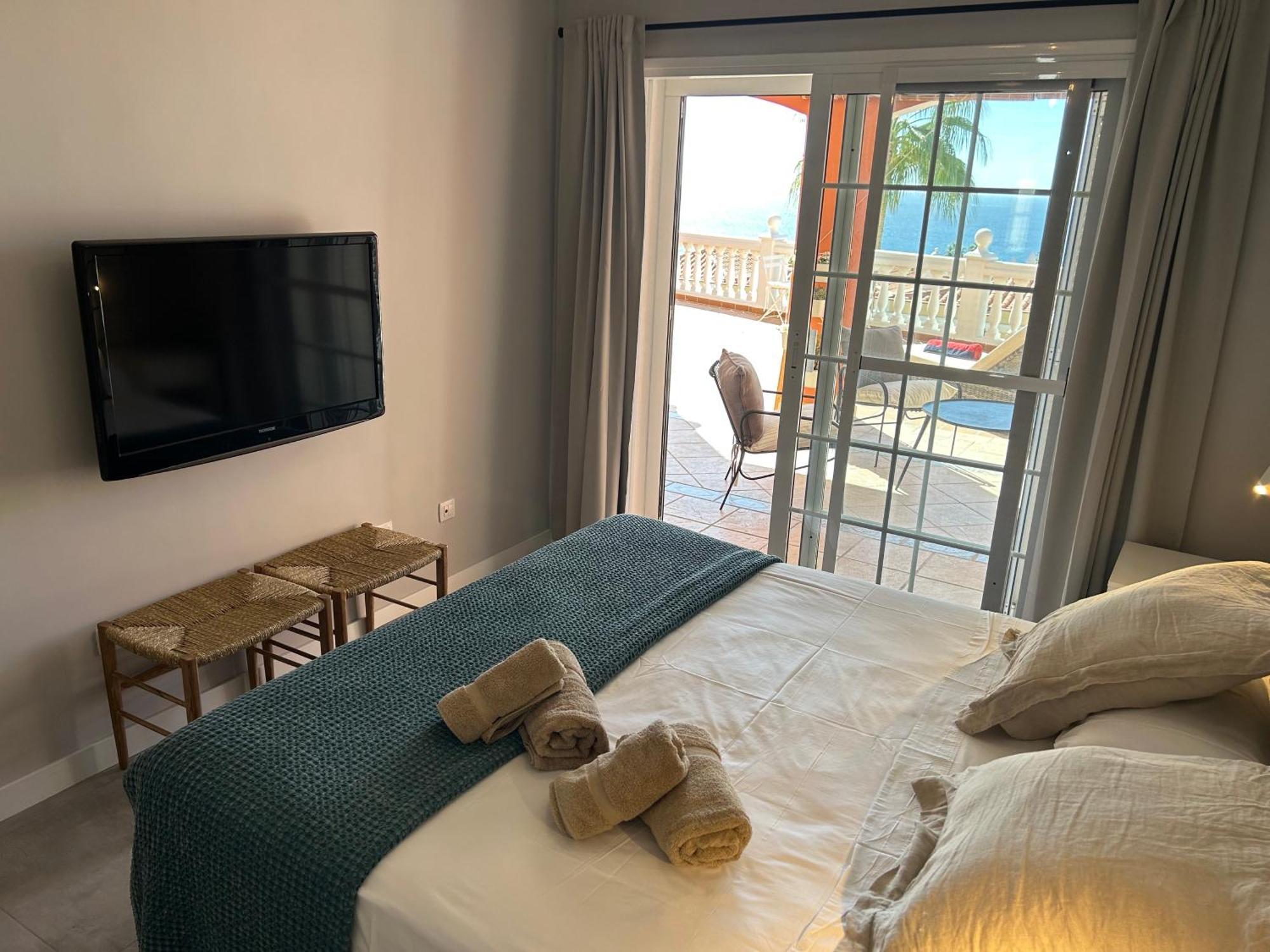 Apartamento Playa Del Duque-amazing Views 2 Bedroom