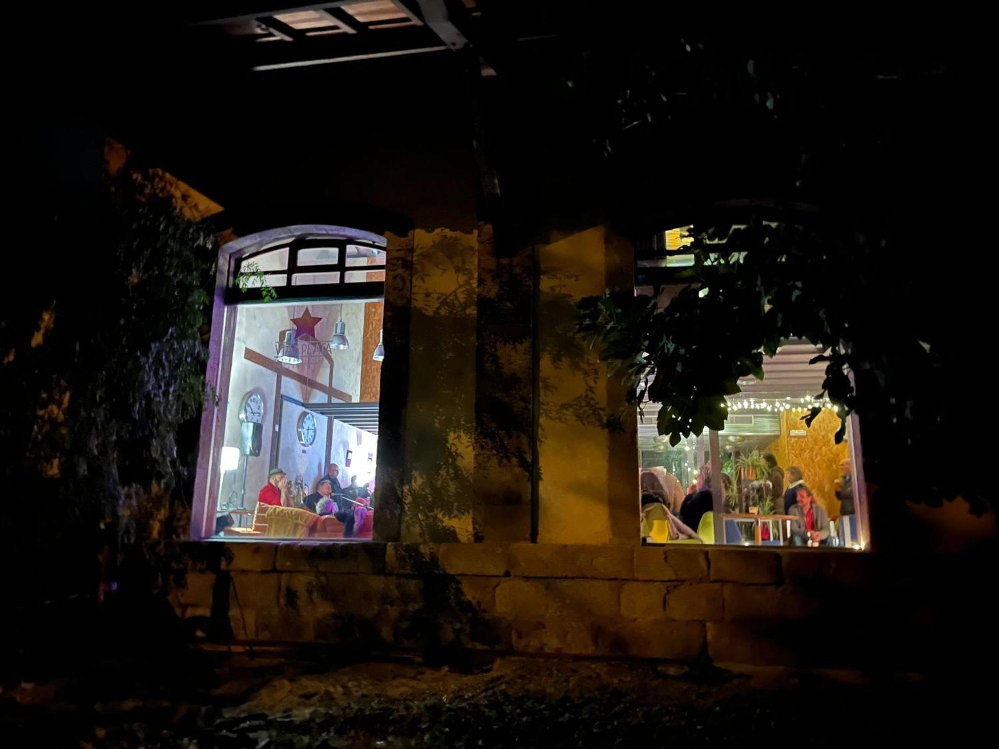 & Cafeteria Via De La Plata Hostel *