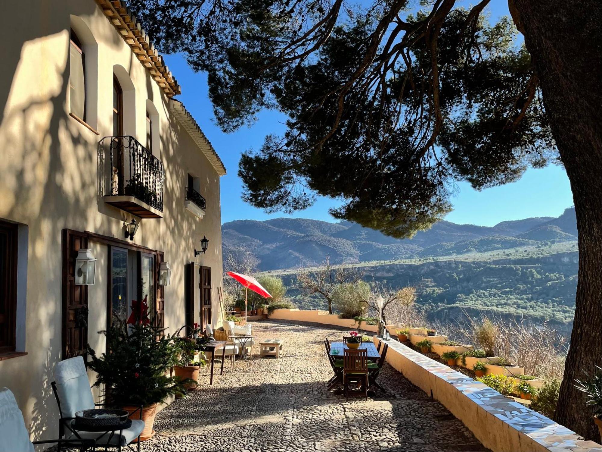 Cortijo El Pino * Albuñuelas