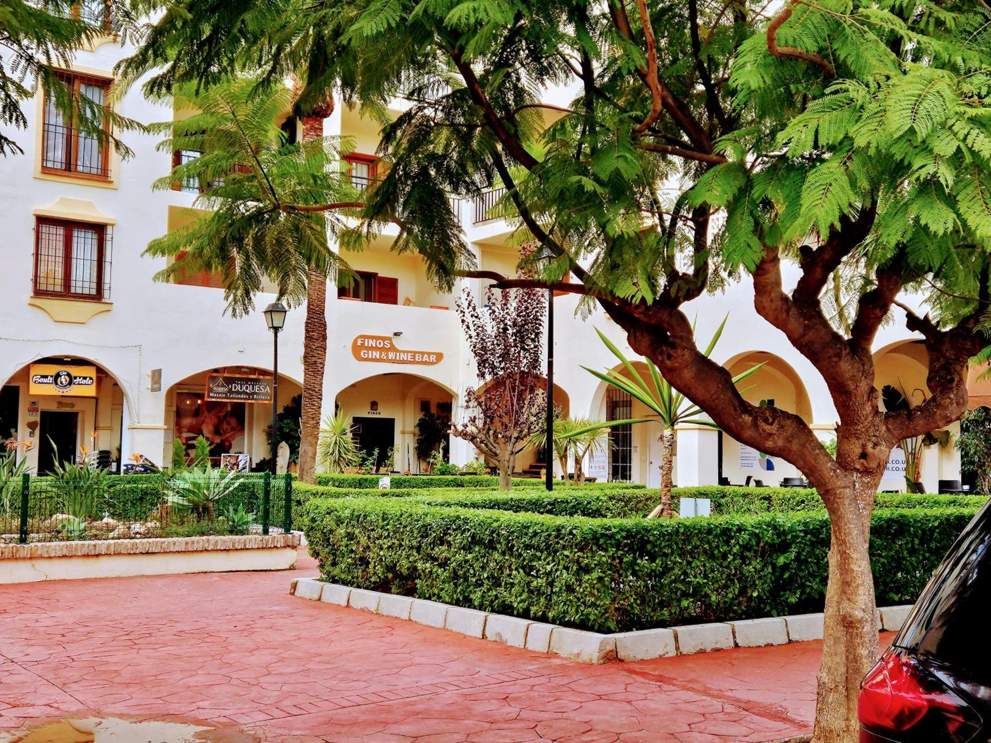 Luxury 4 Bed Townhouse Duquesa With Breathtaking Views Close To Port And *