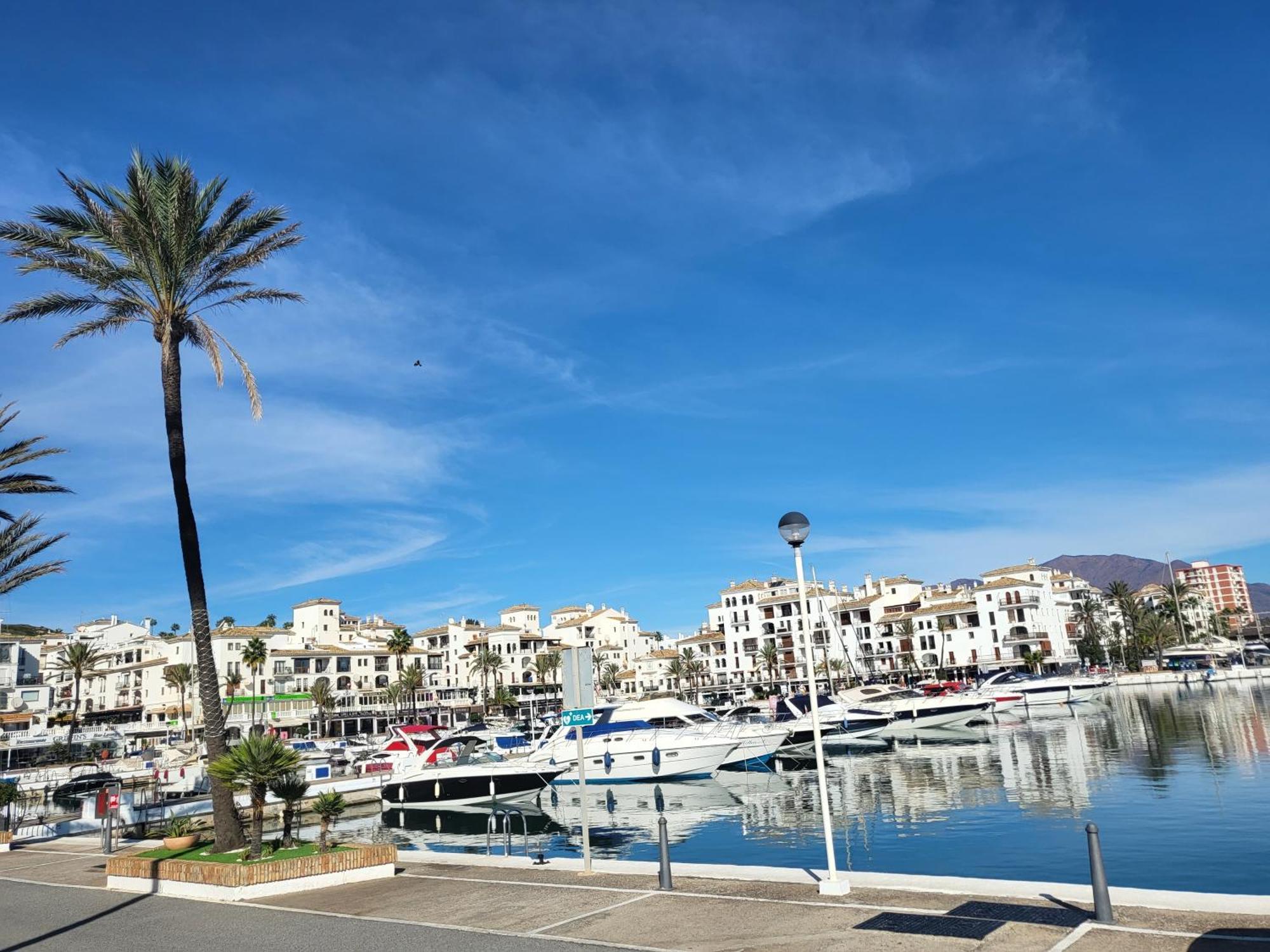 Luxury 4 Bed Townhouse Duquesa With Breathtaking Views Close To Port And Apartamento