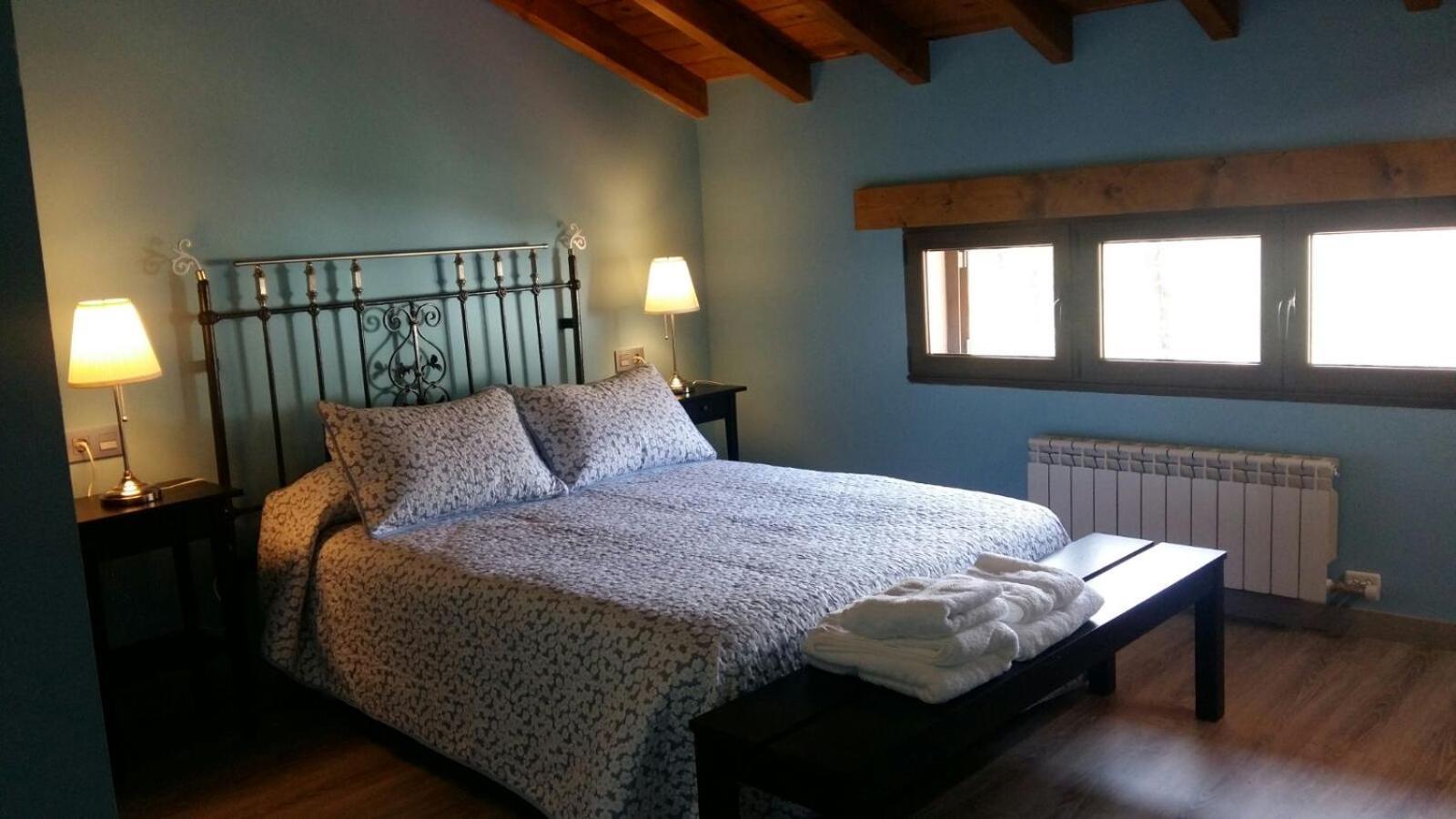 Casas De Manuel * La Pola de Gordon