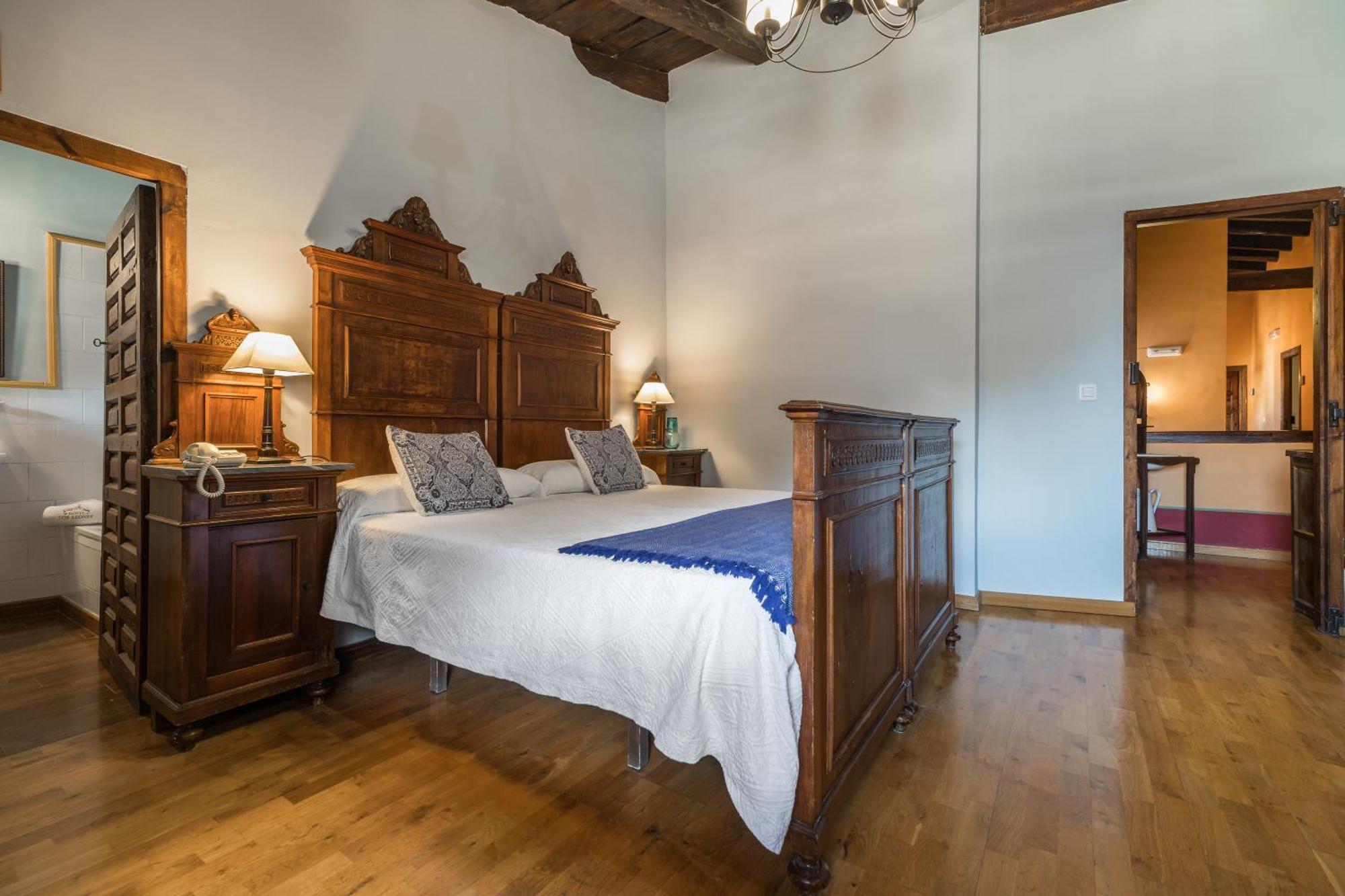 Los Leones Hotel
