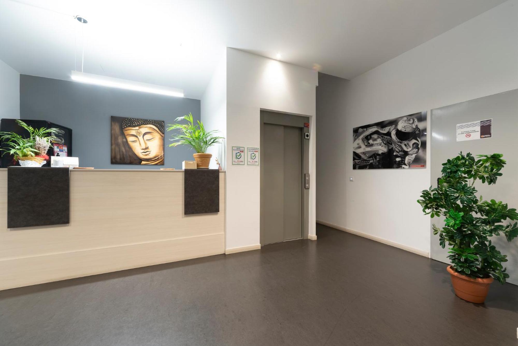 Hotel Epsilon *