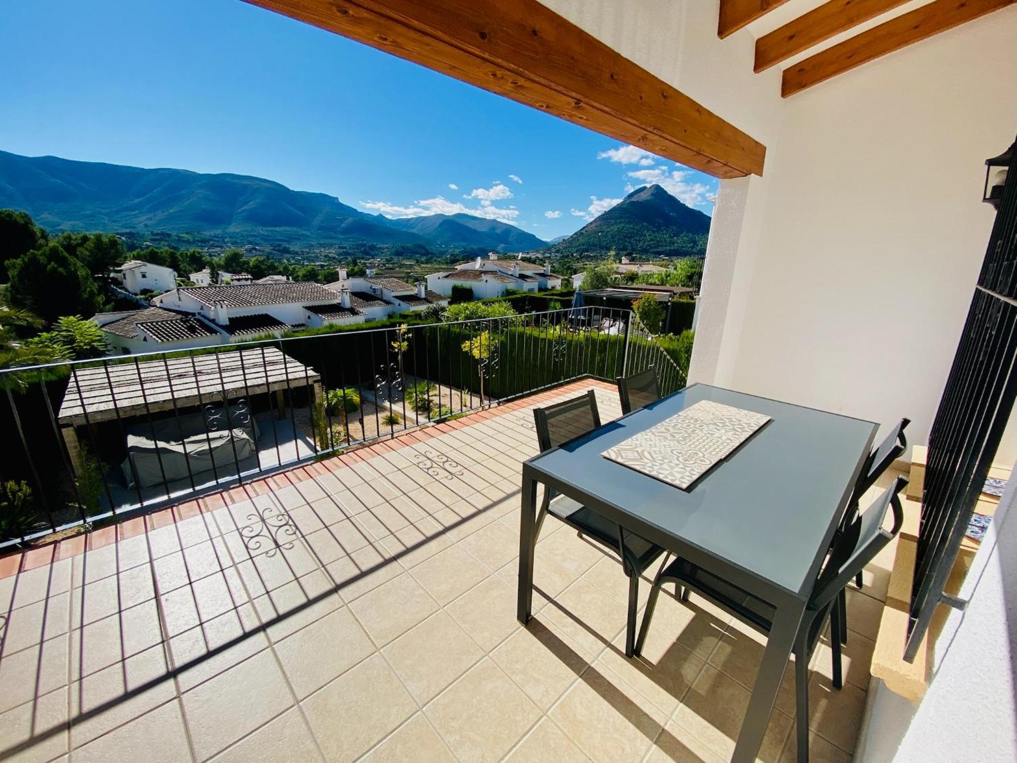 Stunning Mountain Views! Private With Fabulous Communal Pool! Сasa de vacaciones *