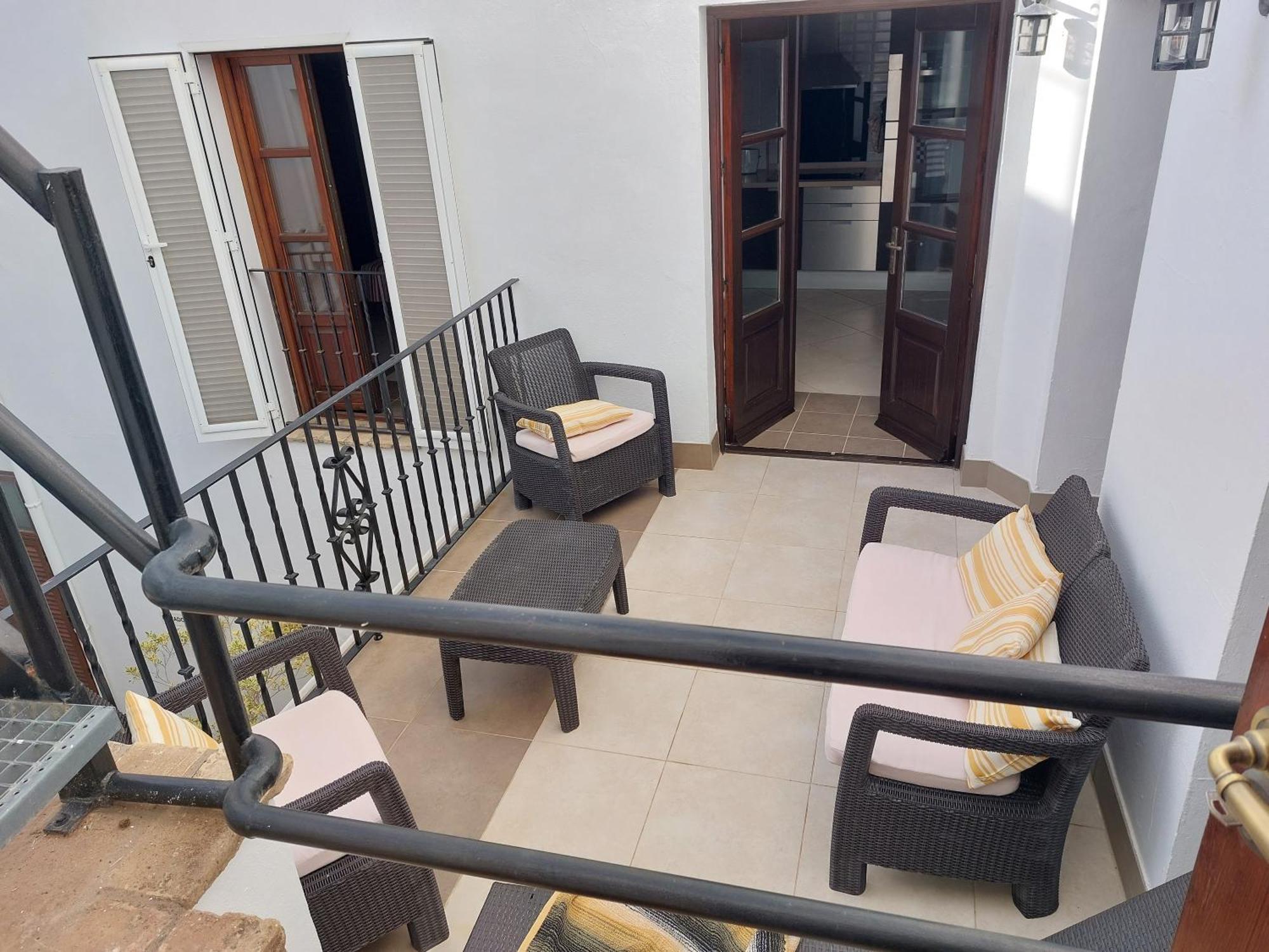 Apartamento Sidonia, Luxury Historic Modern Townhouse, Swimming Pool, Terraces, Sea View. Medina-Sidonia