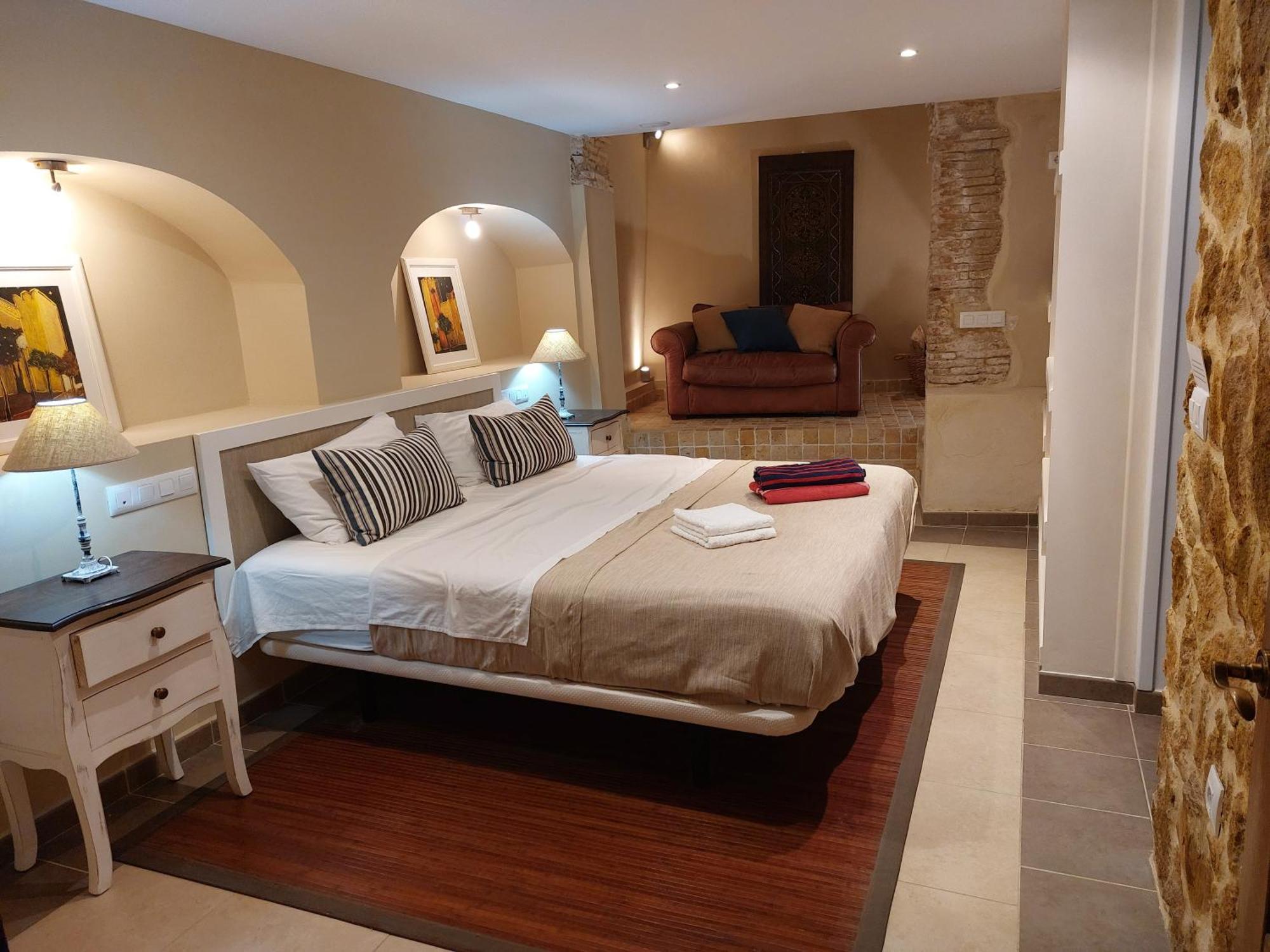 Sidonia, Luxury Historic Modern Townhouse, Swimming Pool, Terraces, Sea View. Medina-Sidonia