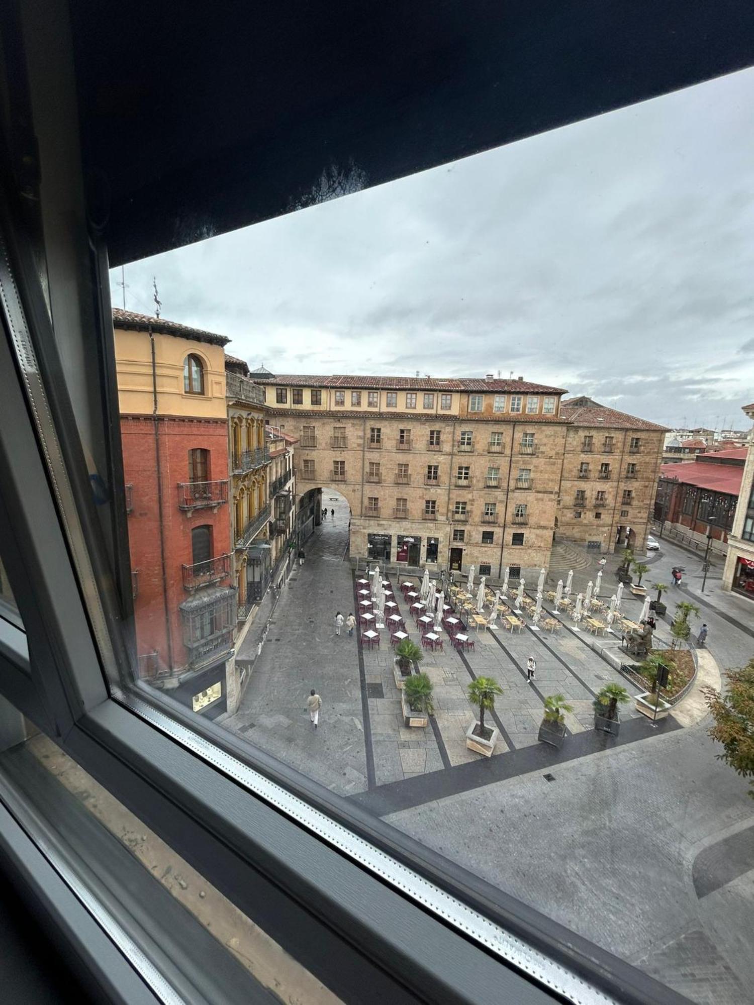Iii Junto A Plaza Mayor Apartment