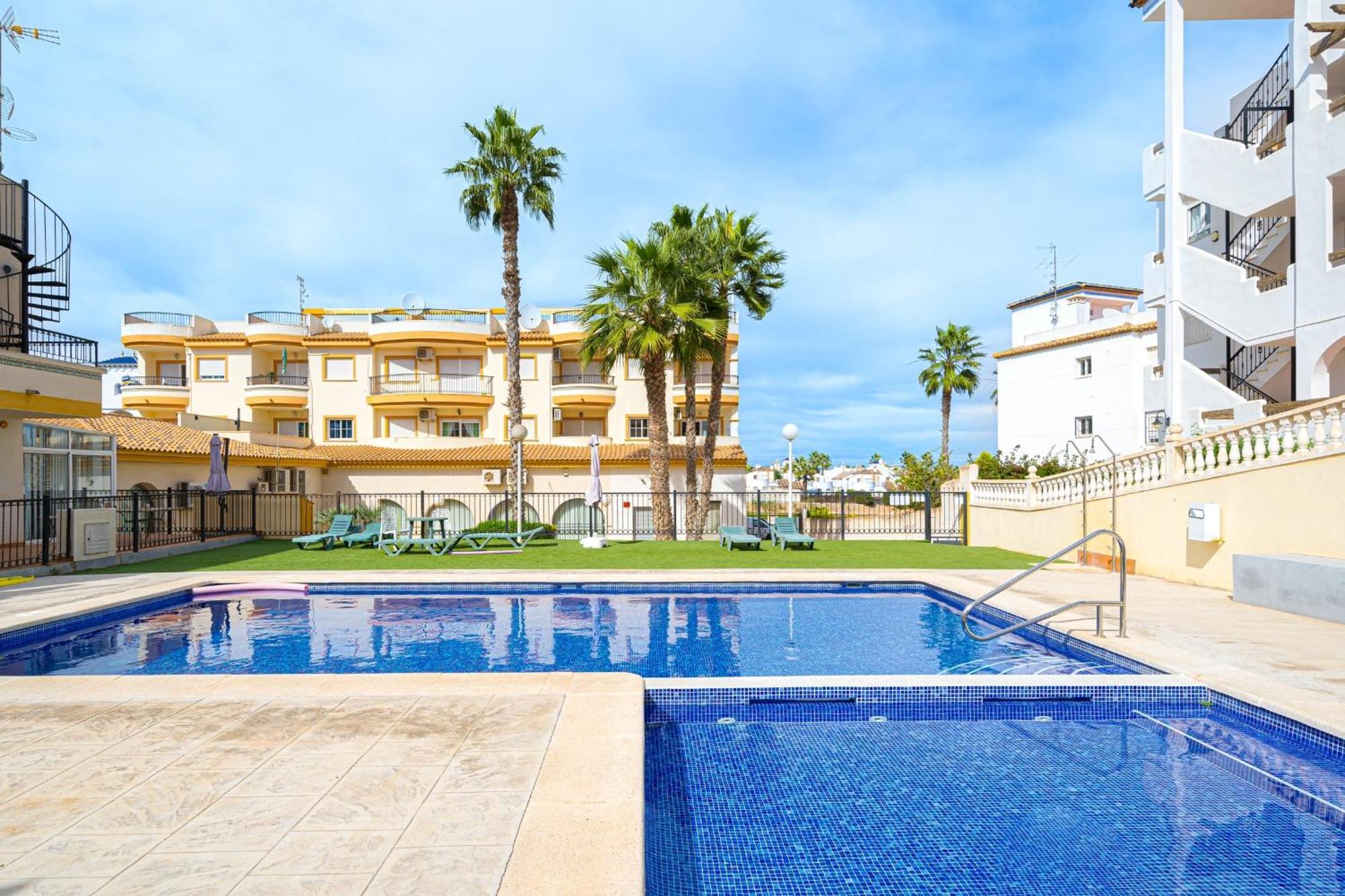 Apartment. Excellent Location For Golfers, Cyclists And Hikers Apartment Villamartin (Valencia)