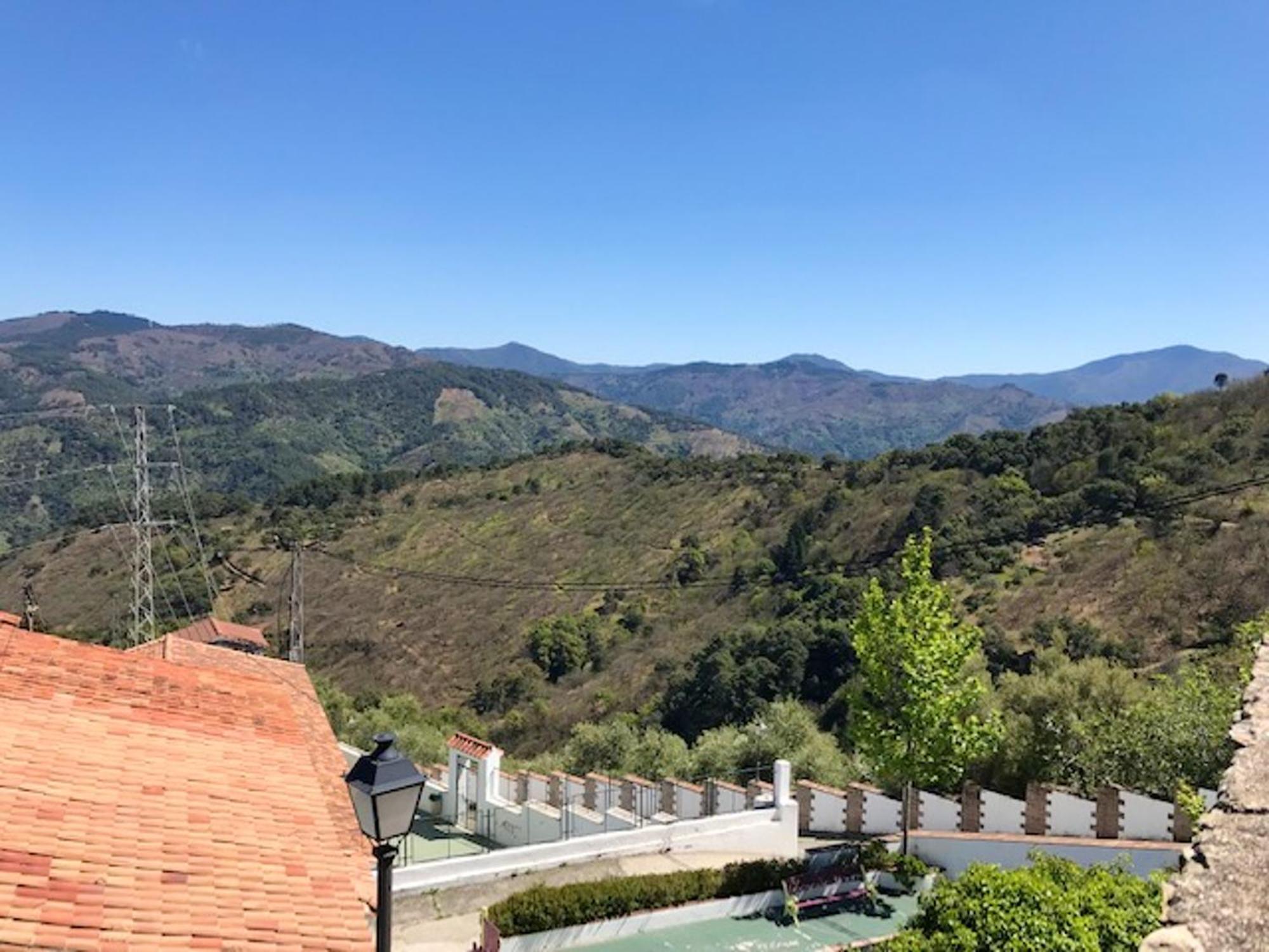 Сasa de vacaciones Spacious House In With Fireplace *