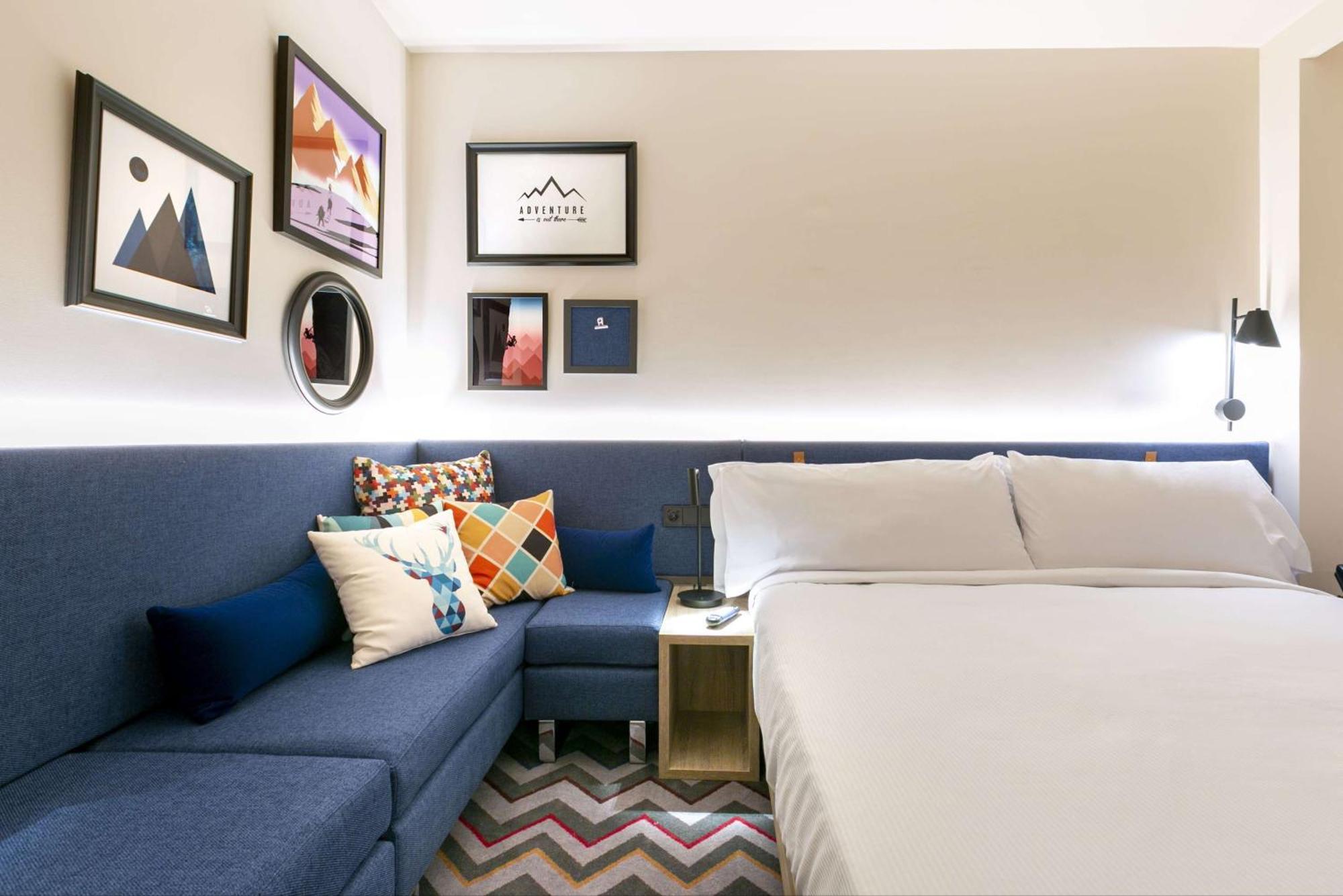 Hotel Hampton By Hilton Madrid 3*
