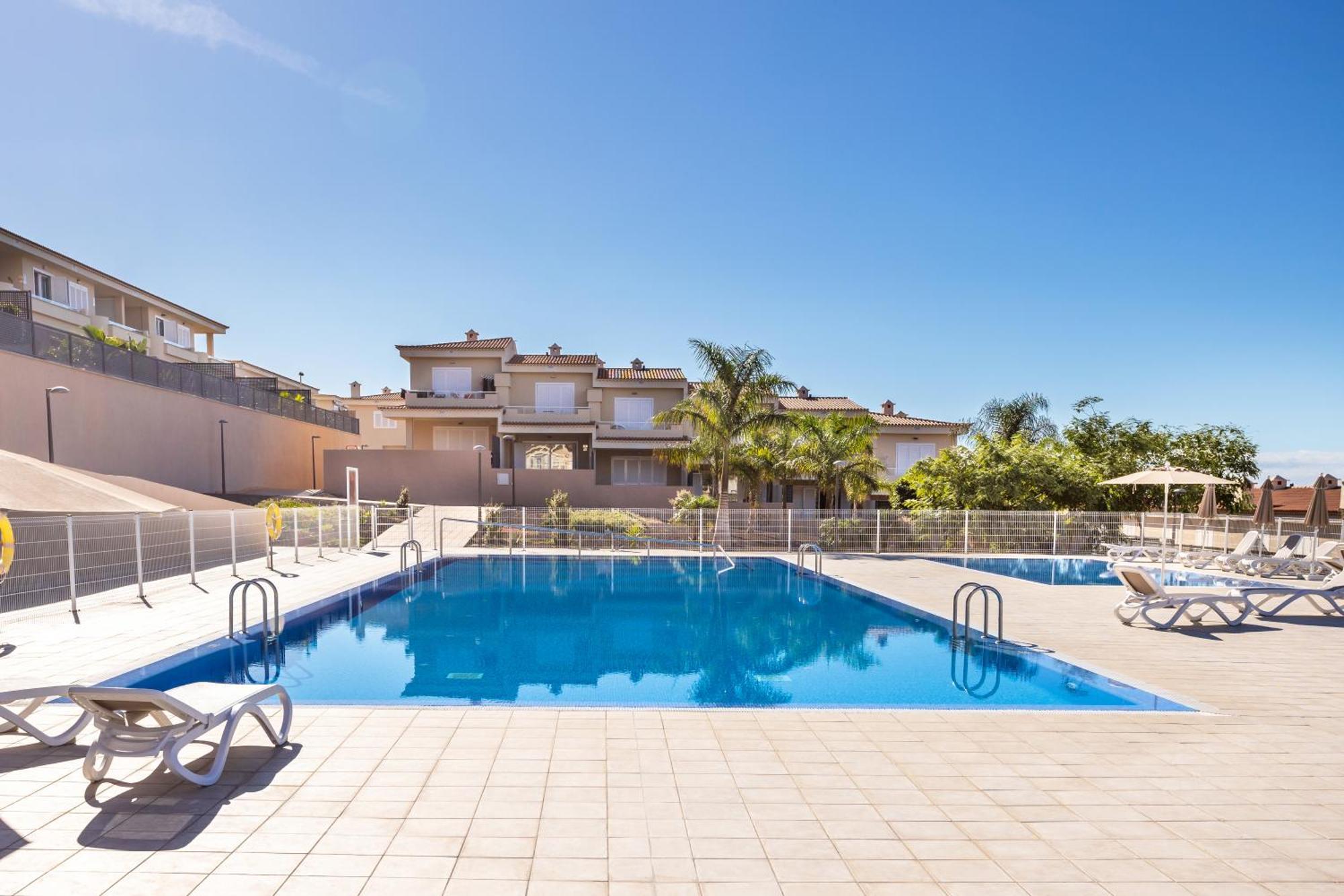 Little - Private Pool Apartamento